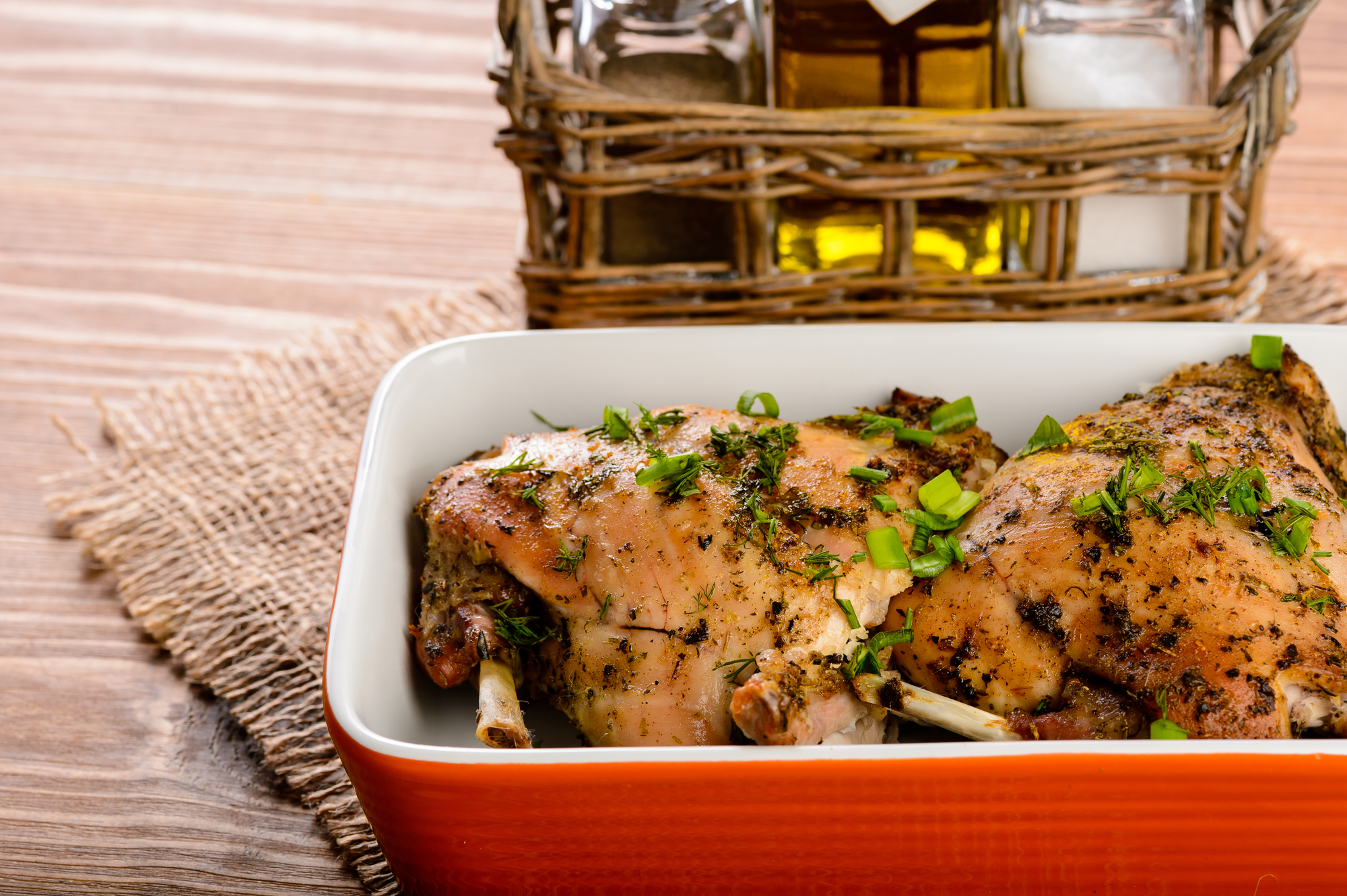 Conejo al horno con hierbas