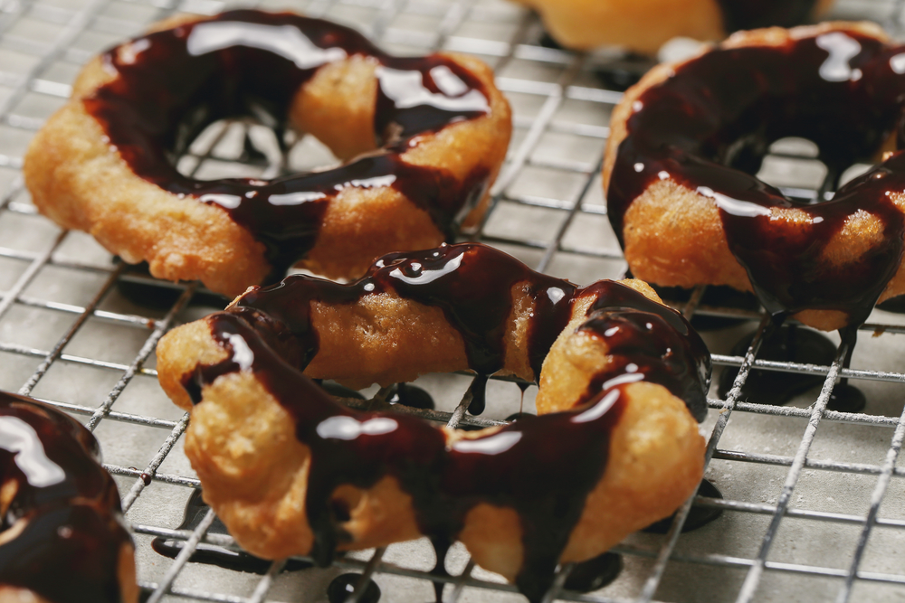 Buñuelos bañados en chocolate