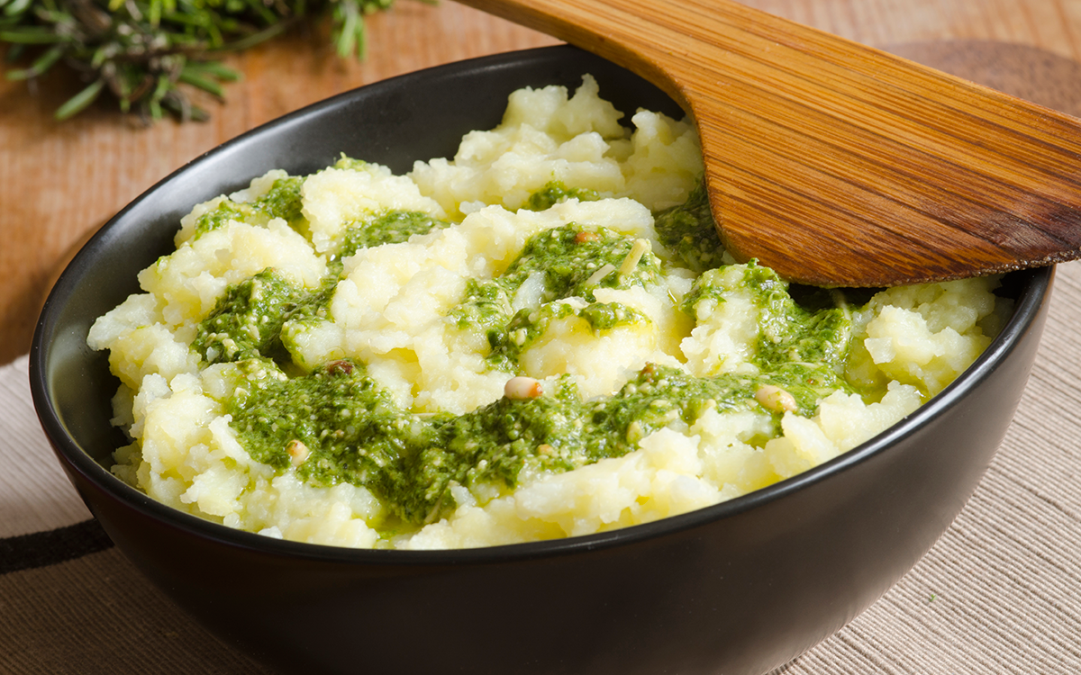 Puré de patatas con salsa pesto