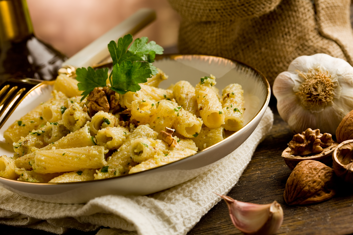 Macarrones con nueces y ajo aceite 