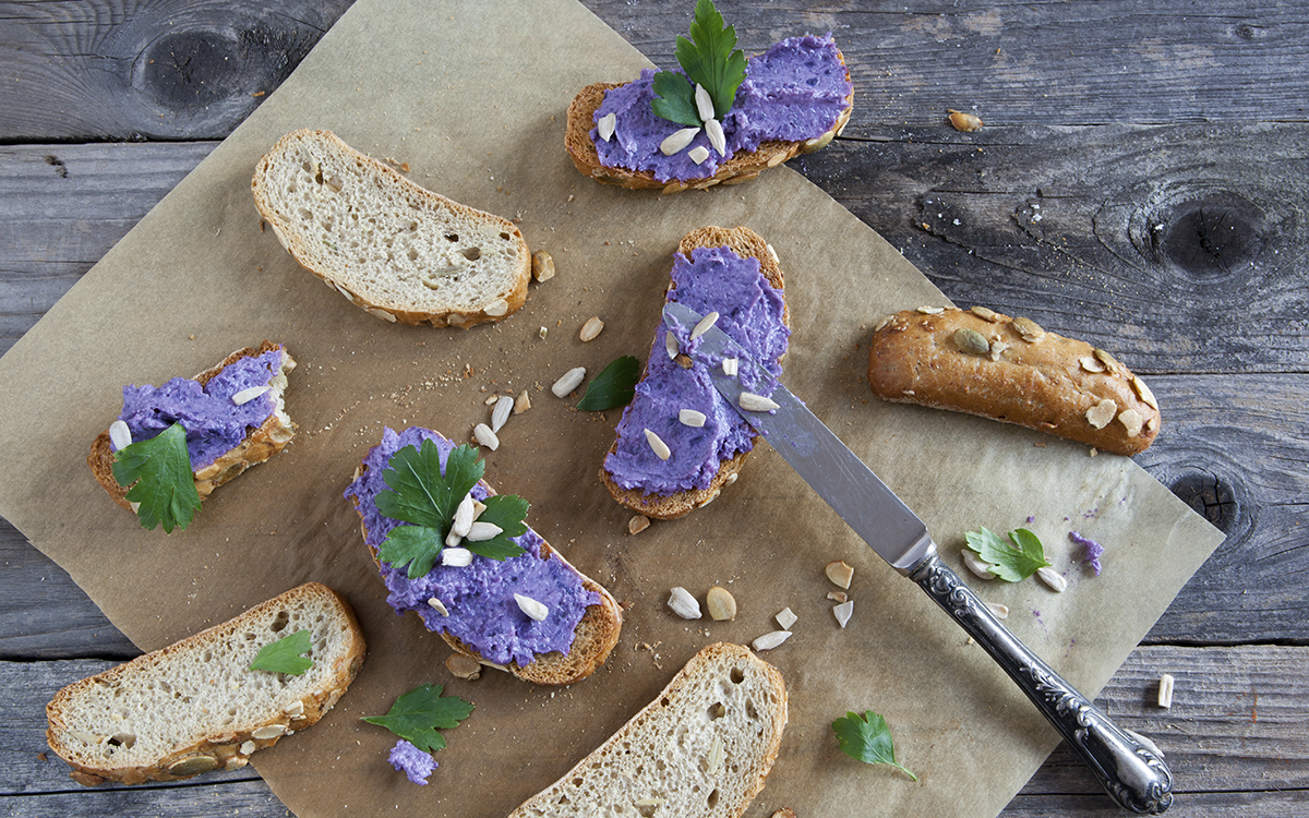 Bruschetta de crema de lombarda