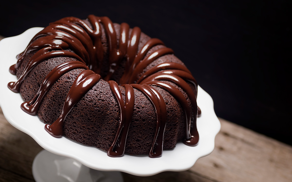 Bundt de chocolate con ganache de chocolate negro