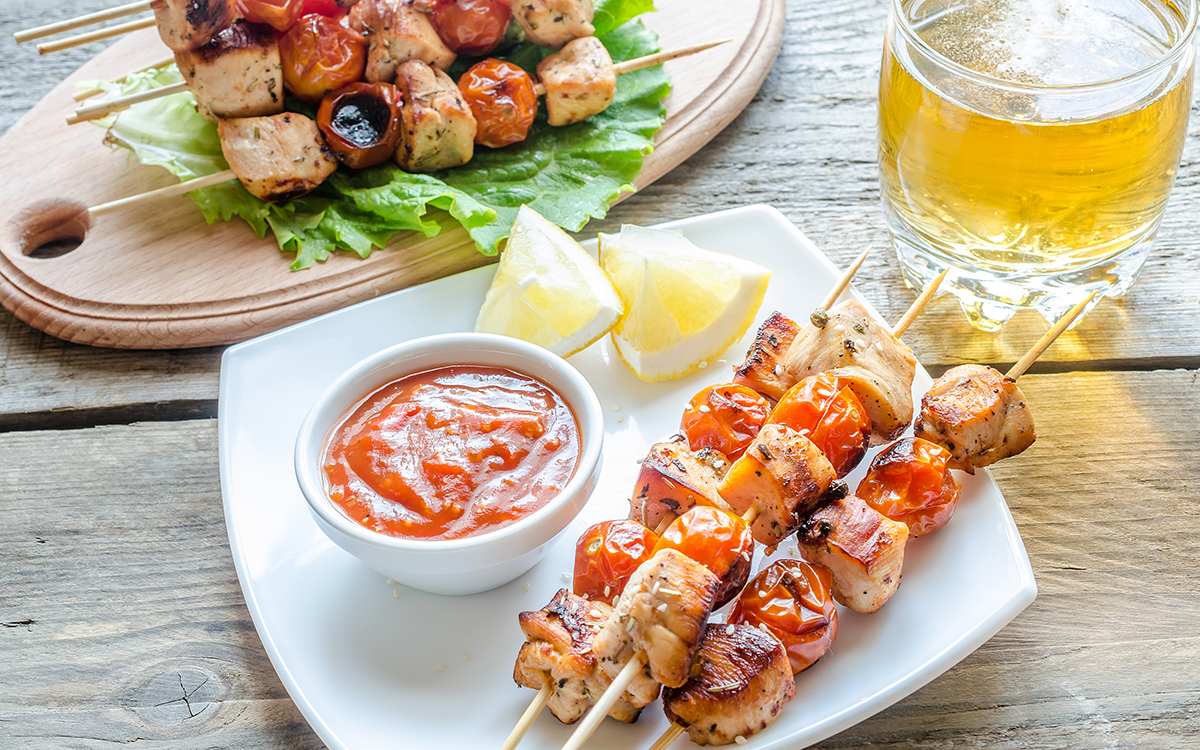 Brochetas de pollo con tomatitos cherry