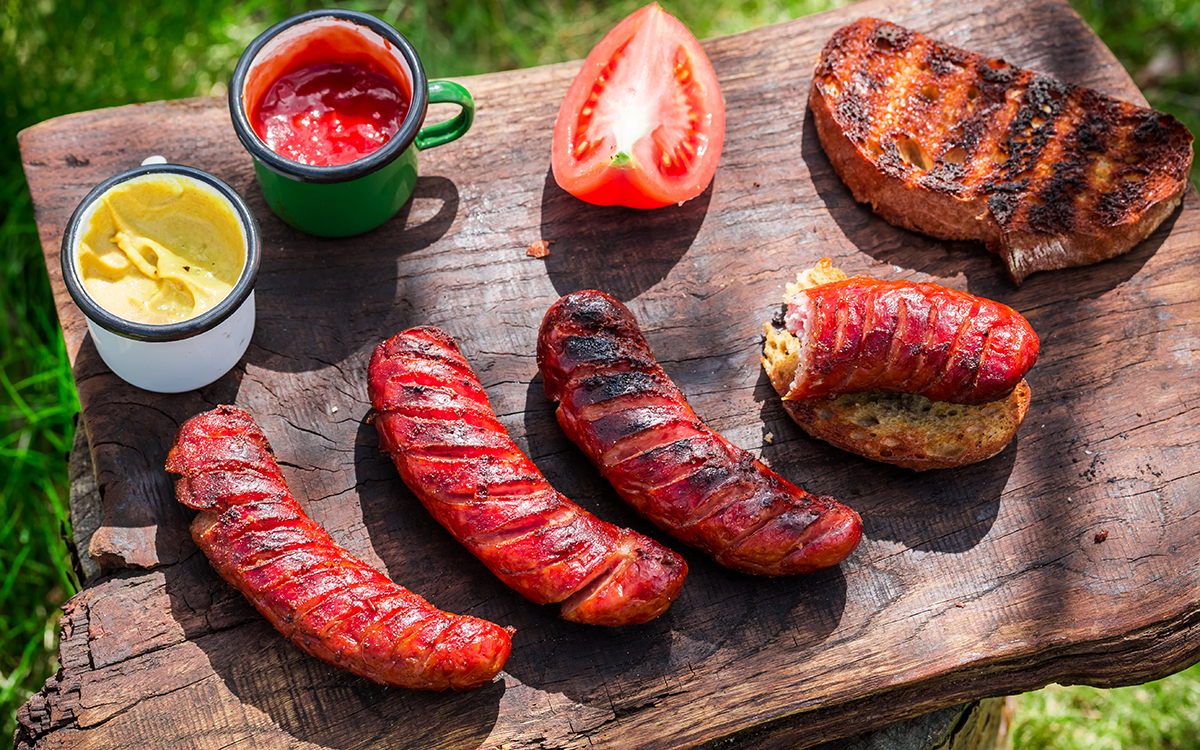 Salchichas a la parrilla con romero y especias