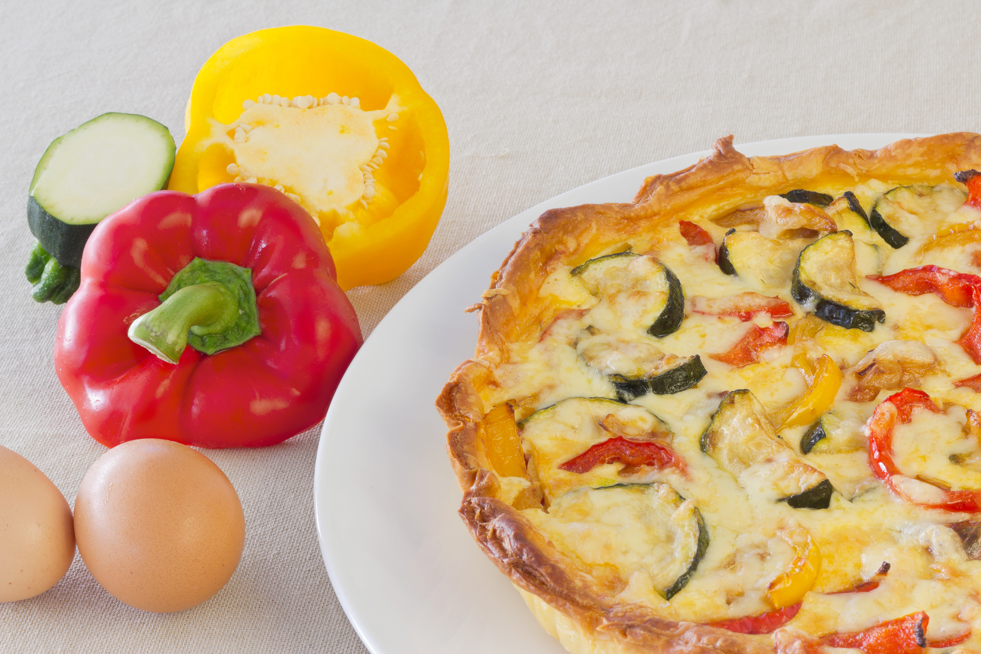 Tarta salada de calabacín y pimientos 