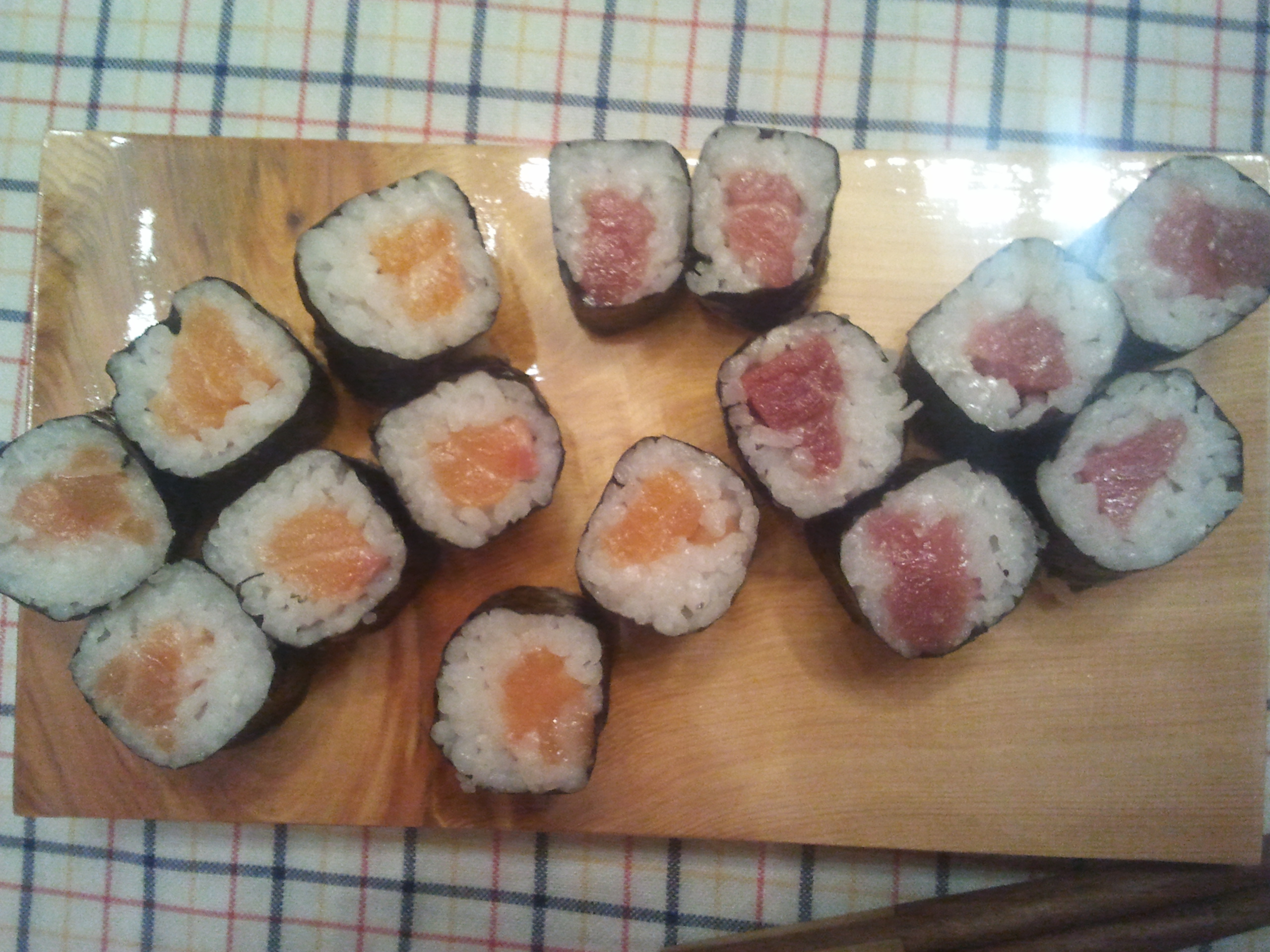 Sushi de salmón y atún