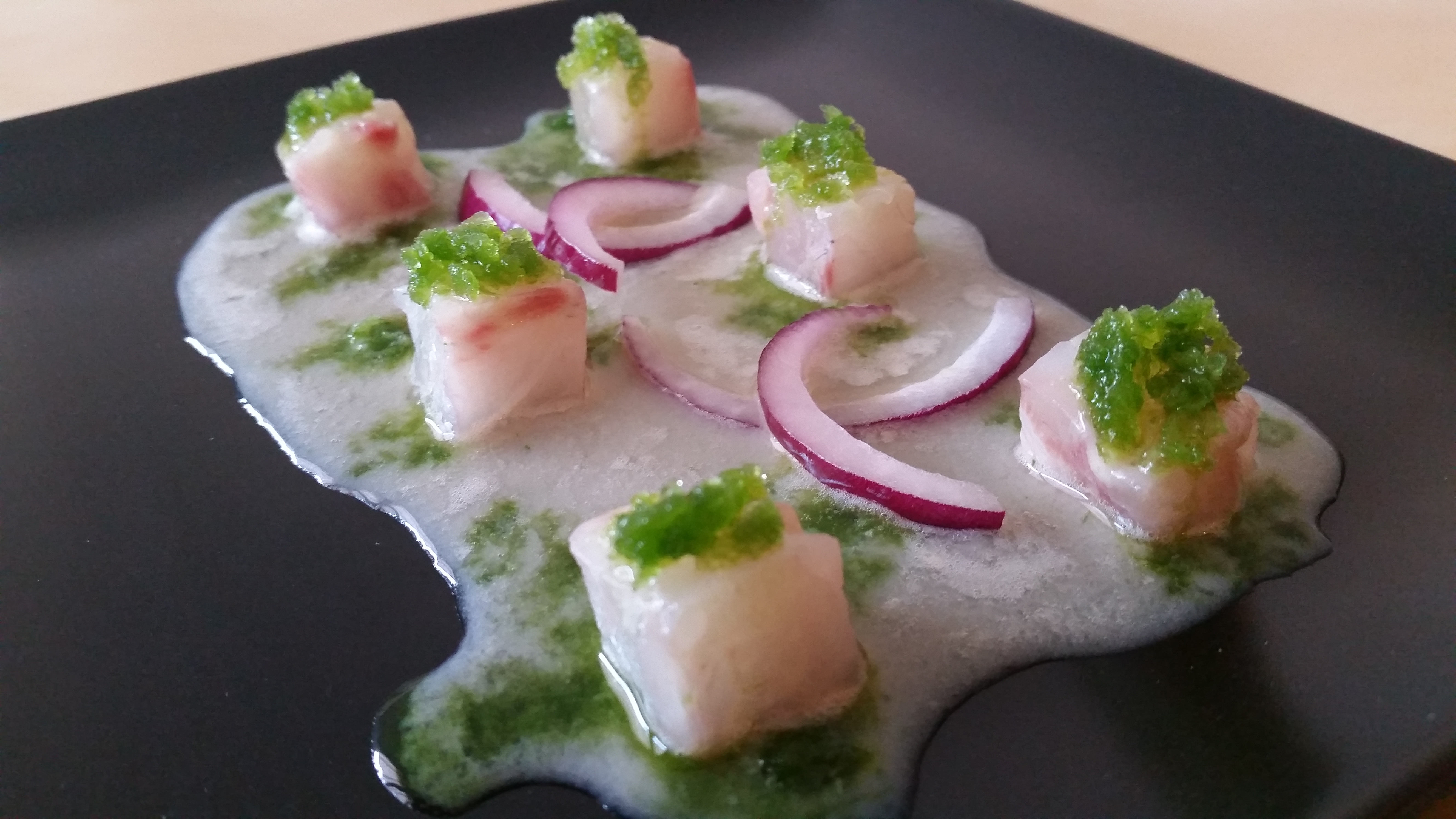 Ceviche de corvina con su leche de tigre y granizado de Plancton