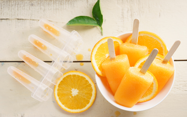 helados de hielo de naranja