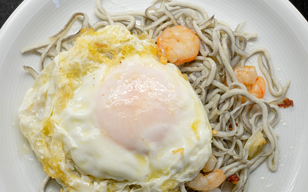 huevos rotos con gulas