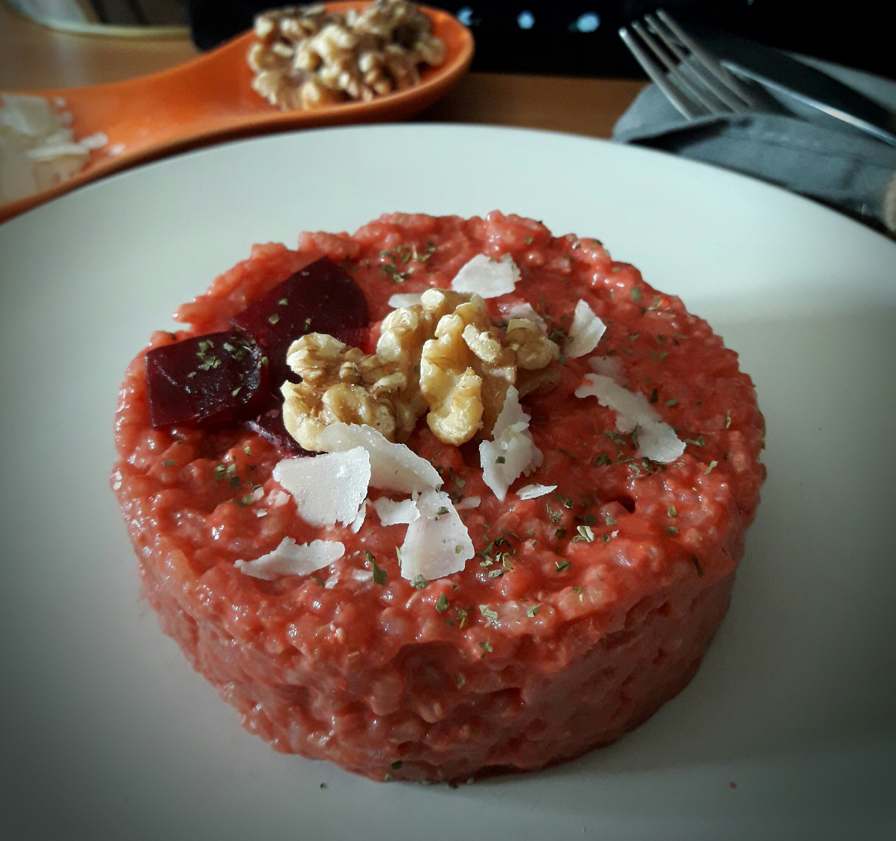 RISOTTO DE REMOLACHA, NUECES Y PARMESANO