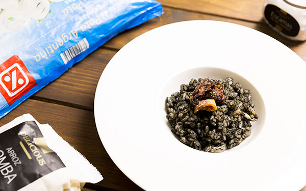 Arroz negro con calamar crujiente