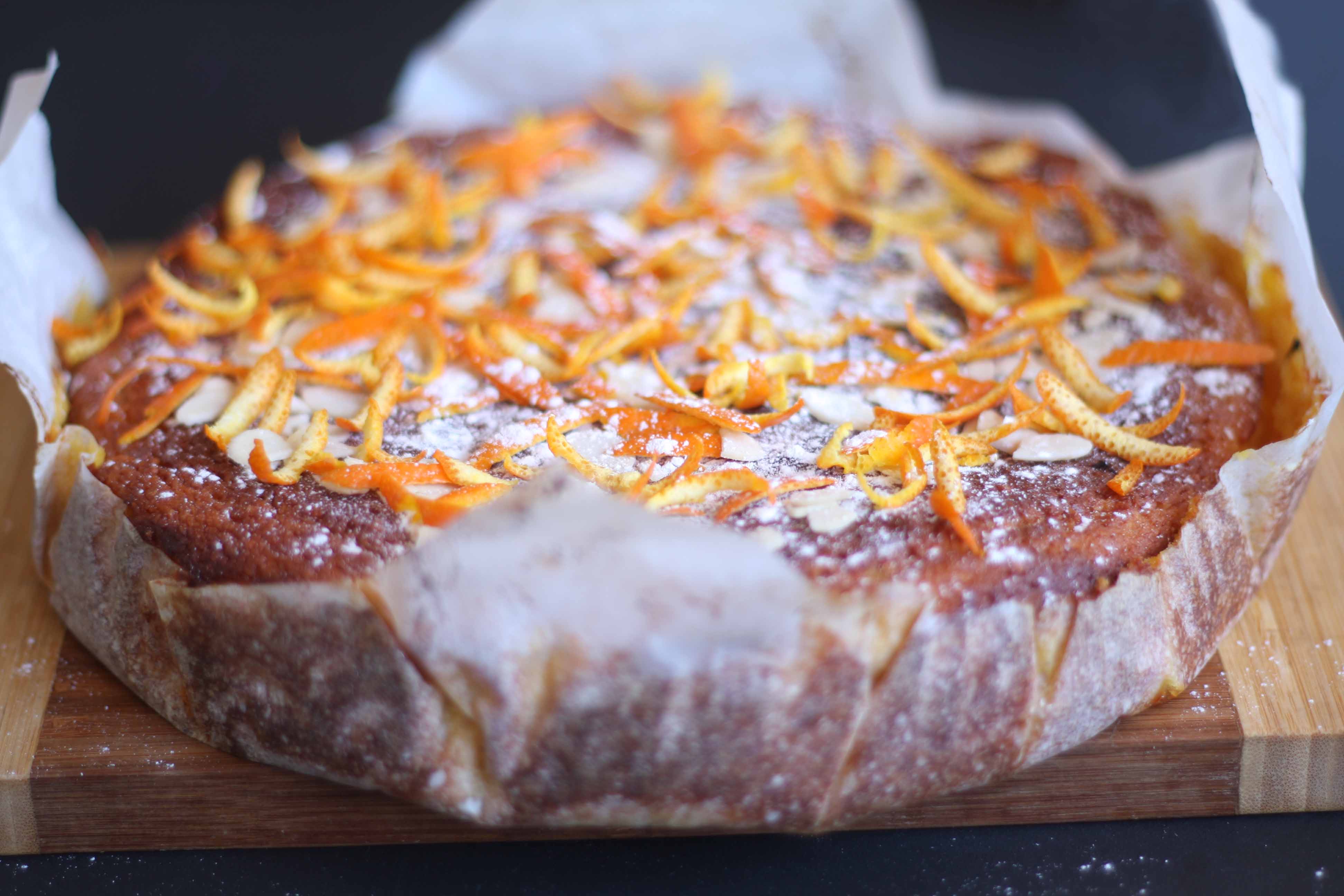 Pastel de almendra con naranjas