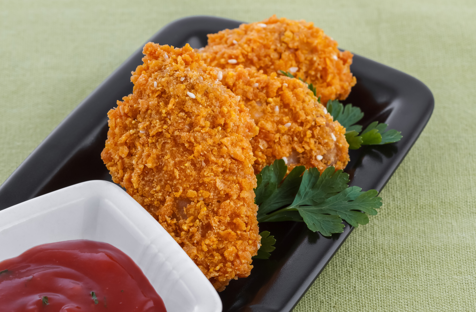 Pechugas rebozadas con galletas saladas