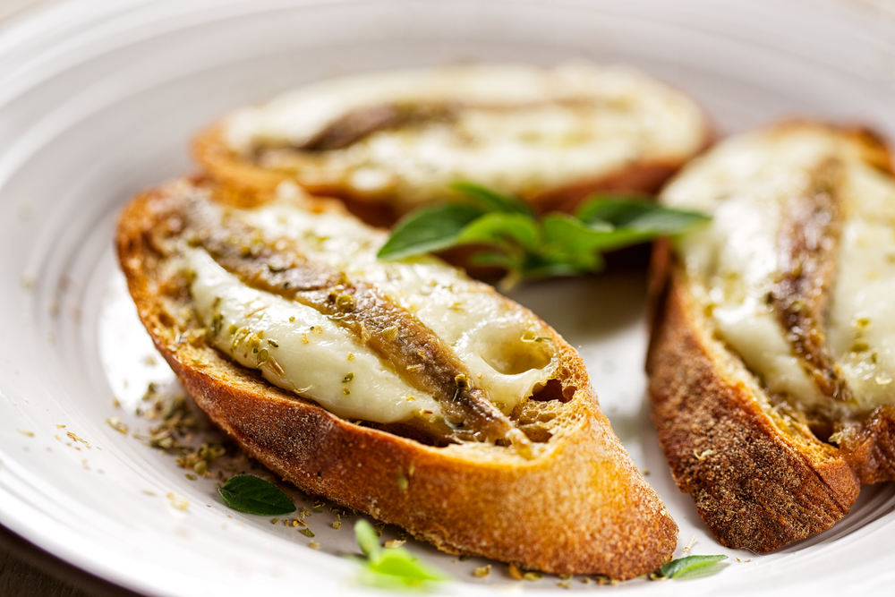 Bocaditos de queso y anchoa