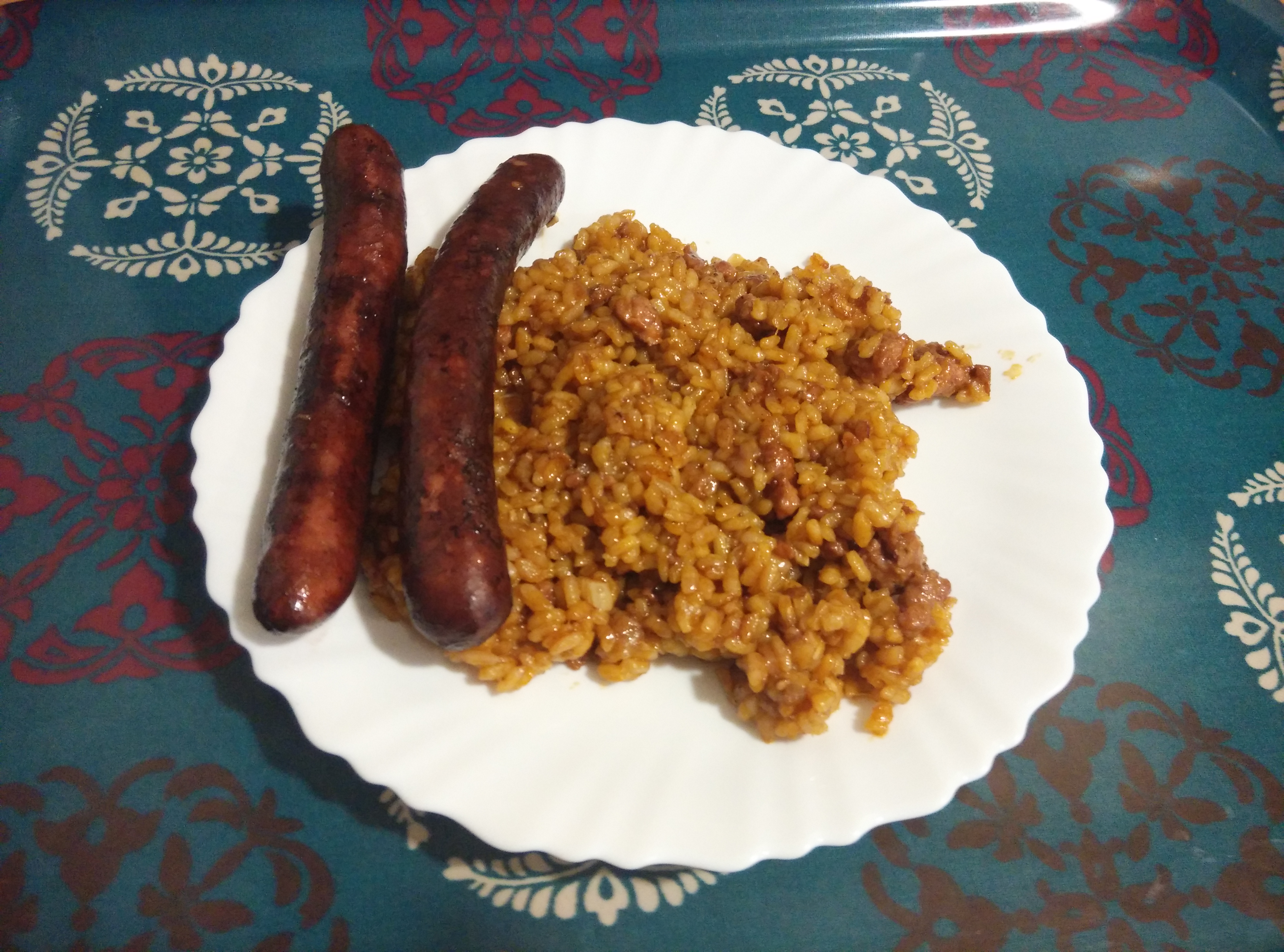 Risotto con salchicas al vino tinto