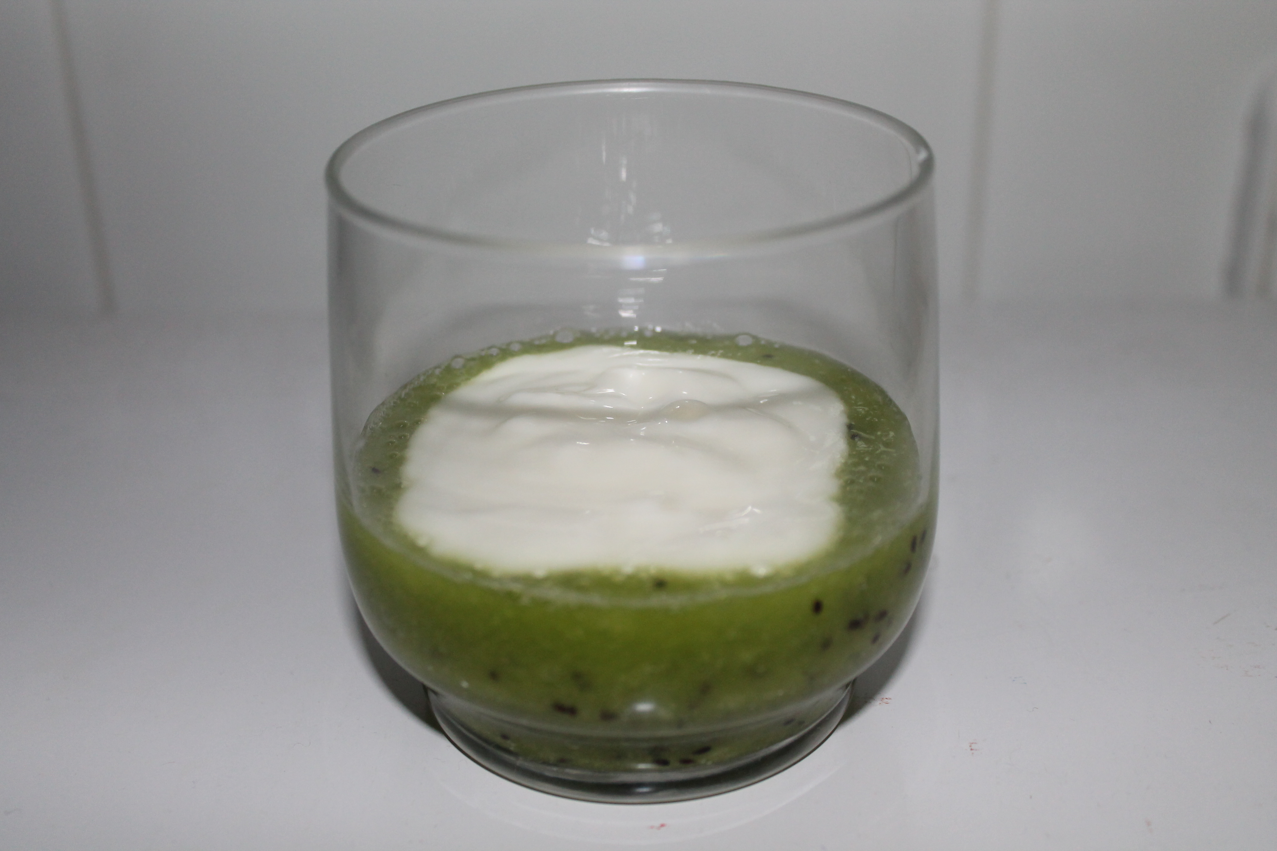 MOUSSE DE KIWI CON YOGUR Y MIEL