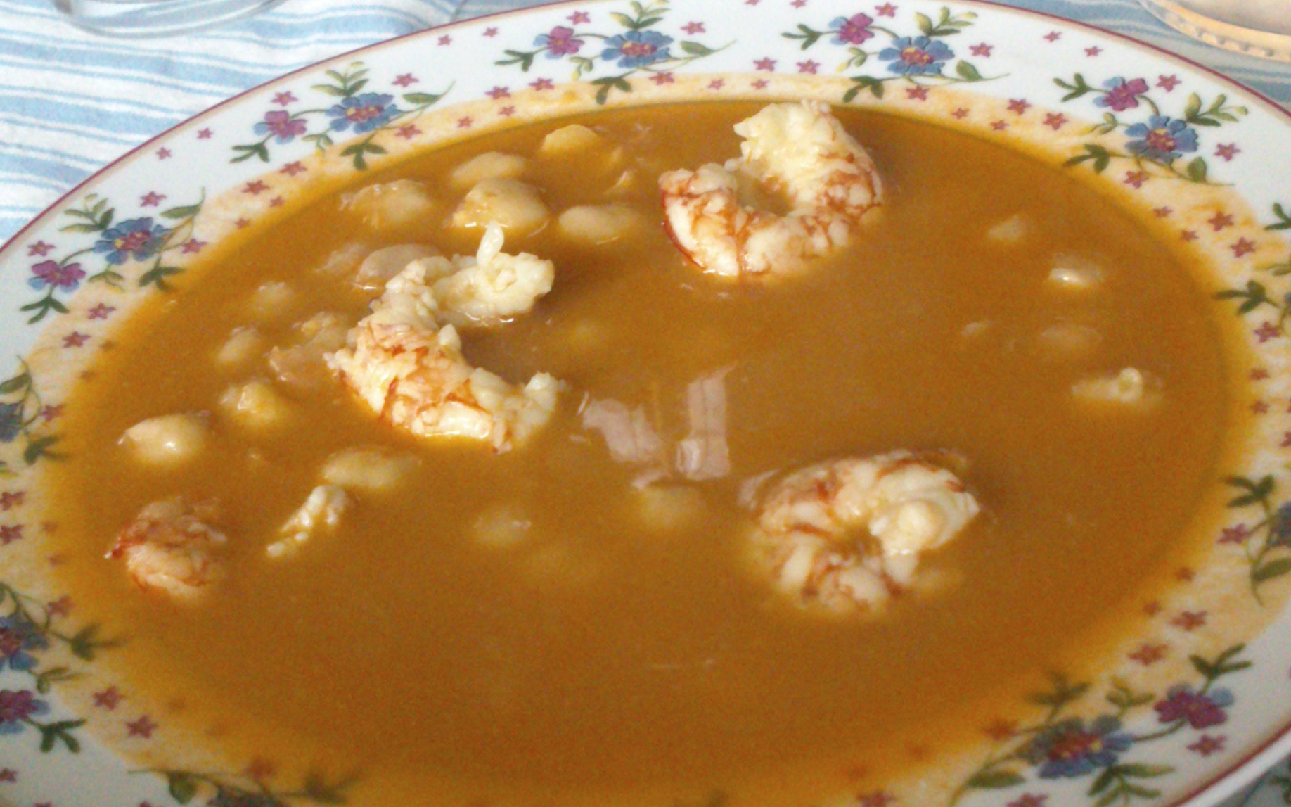 Garbanzos marineros con gambones