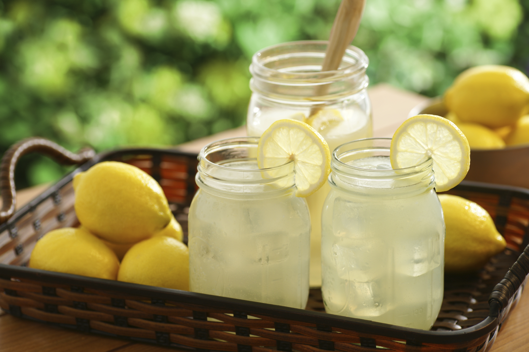 Agua limón casero