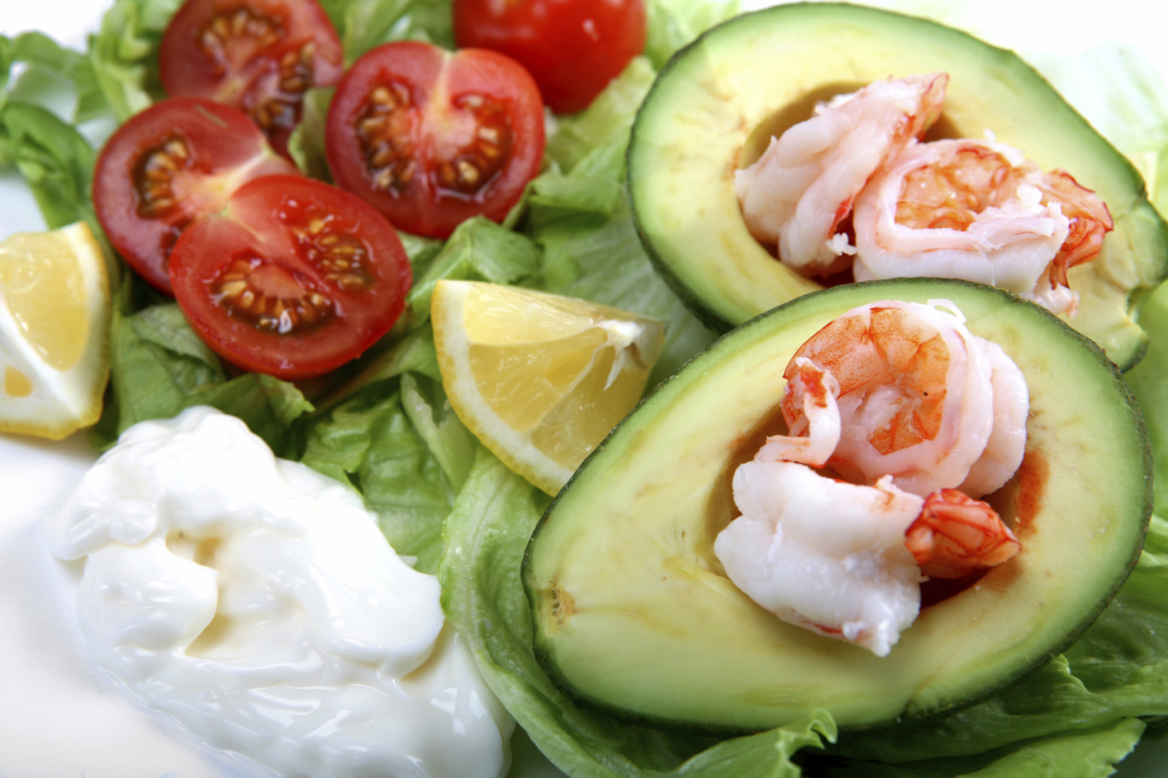 Aguacates con camarones al achiote
