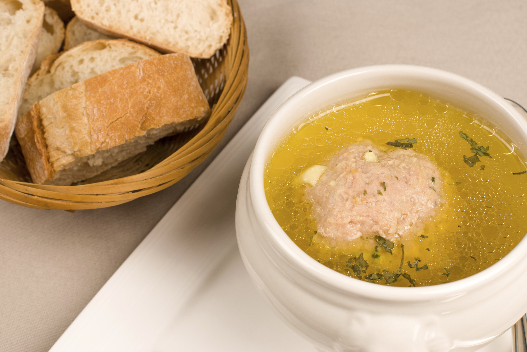 Albóndigas en caldo de puchero