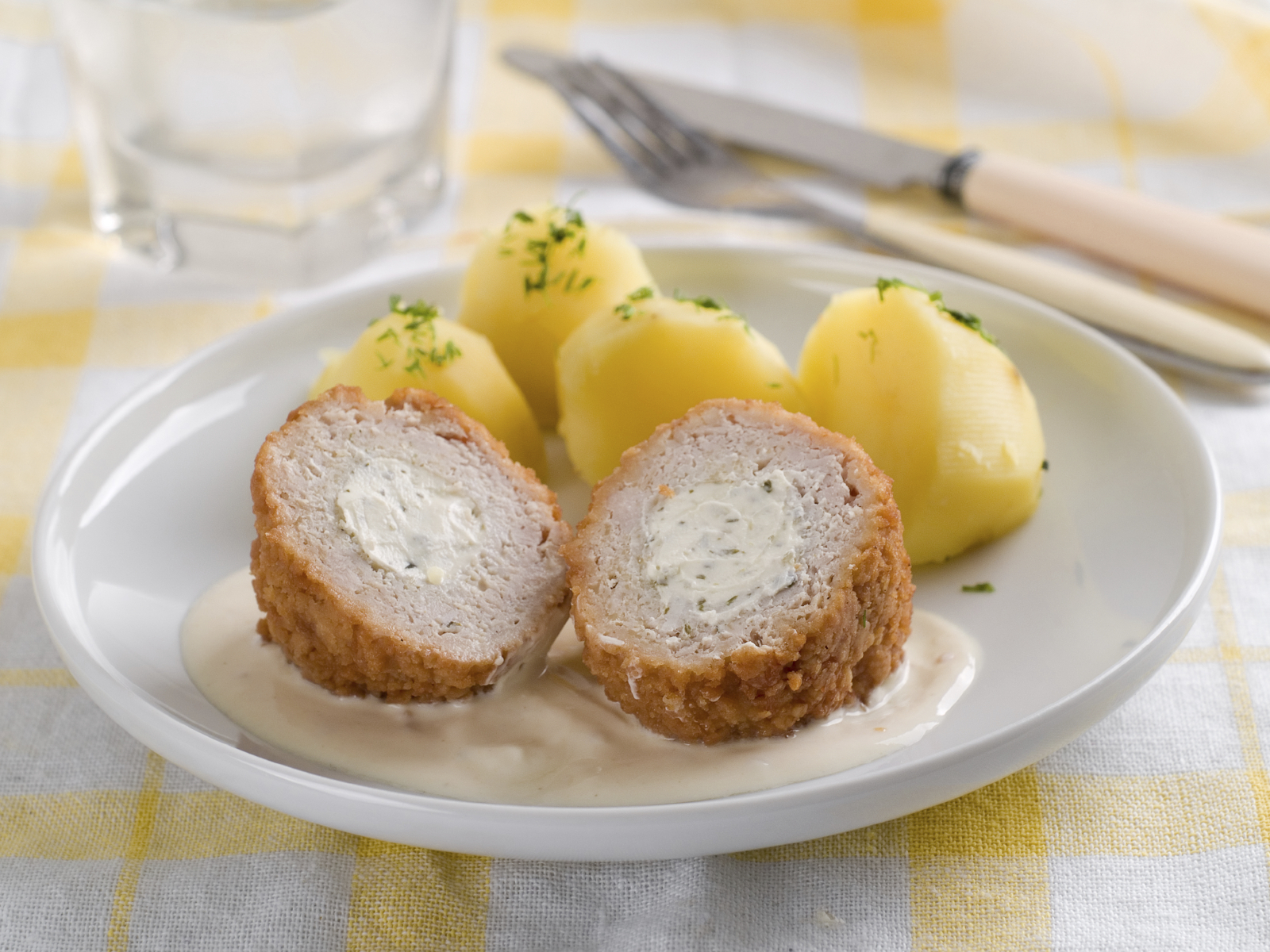 Albóndigas de carne rellenas con queso