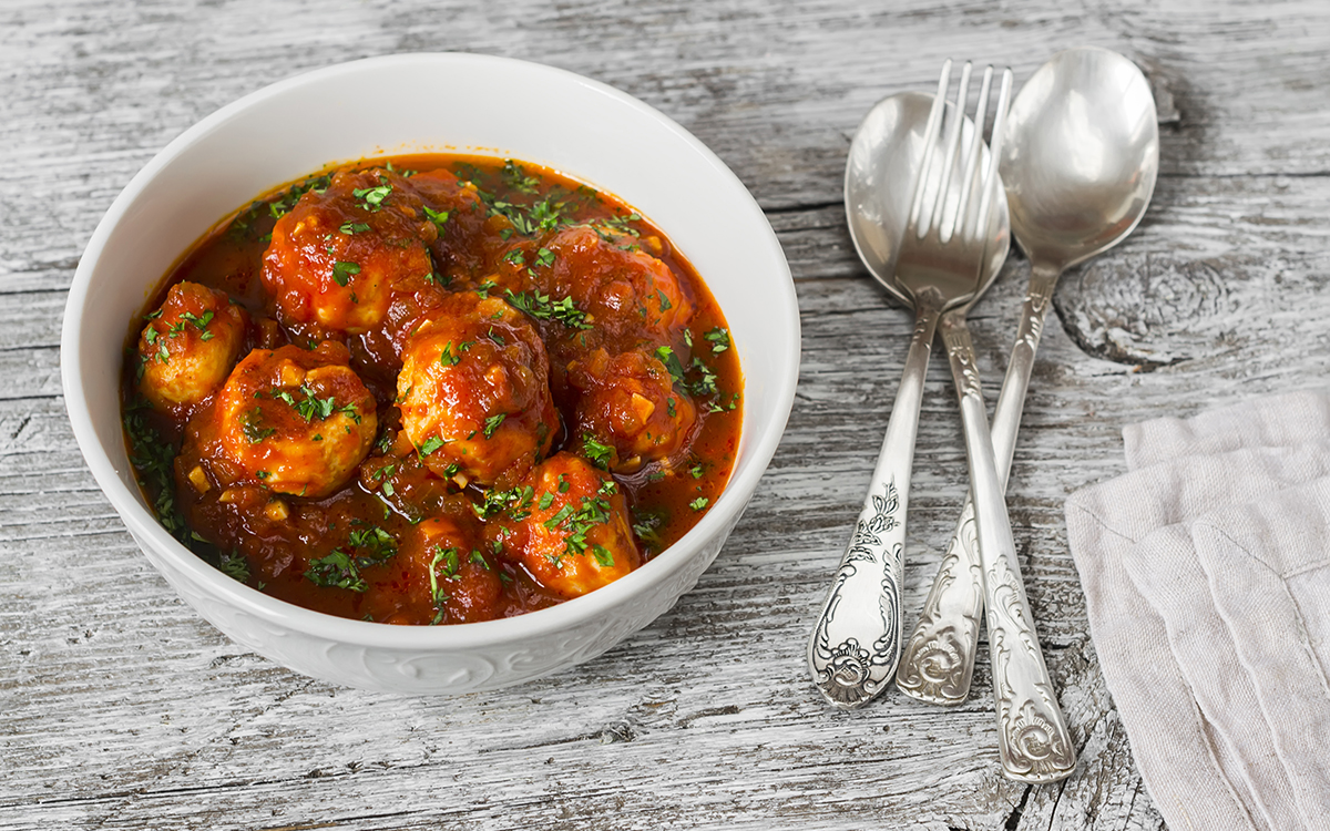 Albóndigas de pollo con tomate casero