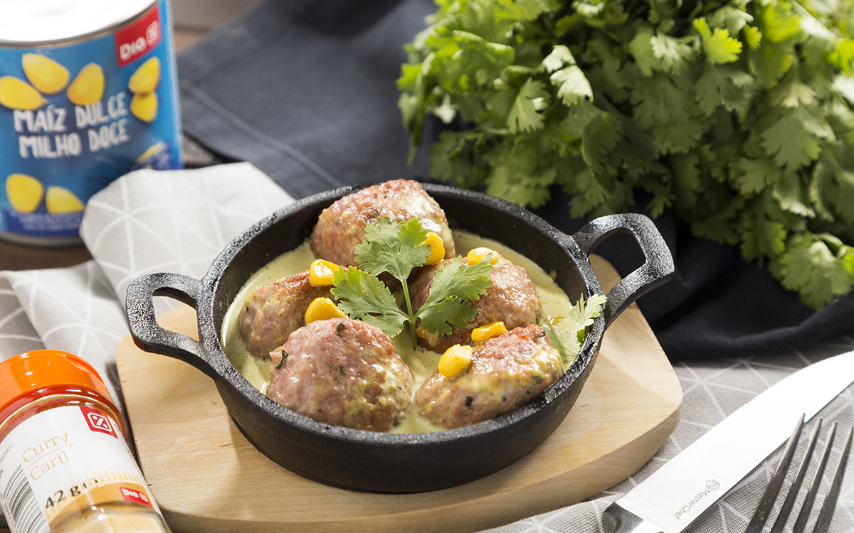 Albóndigas en salsa de coco y curry