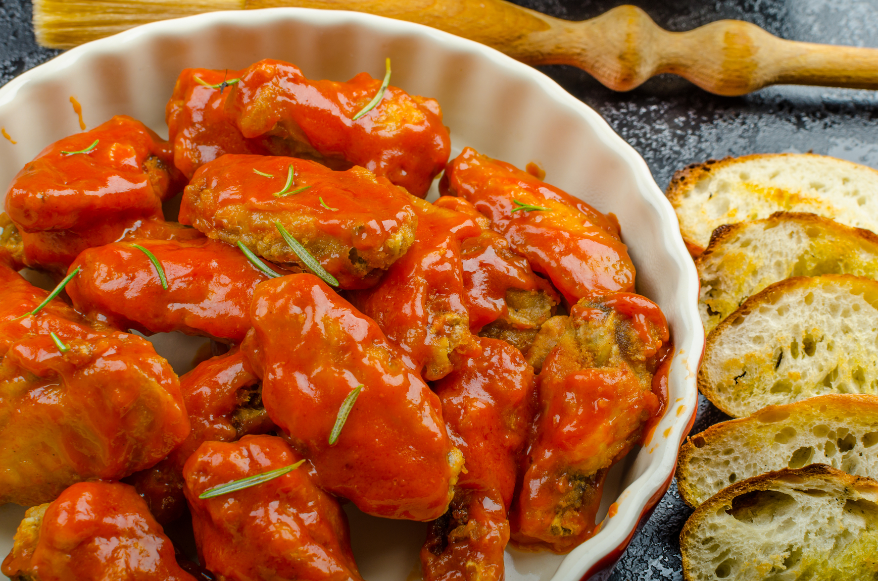 Alitas de pollo con tomate picantes - Receta | Recetas DIA