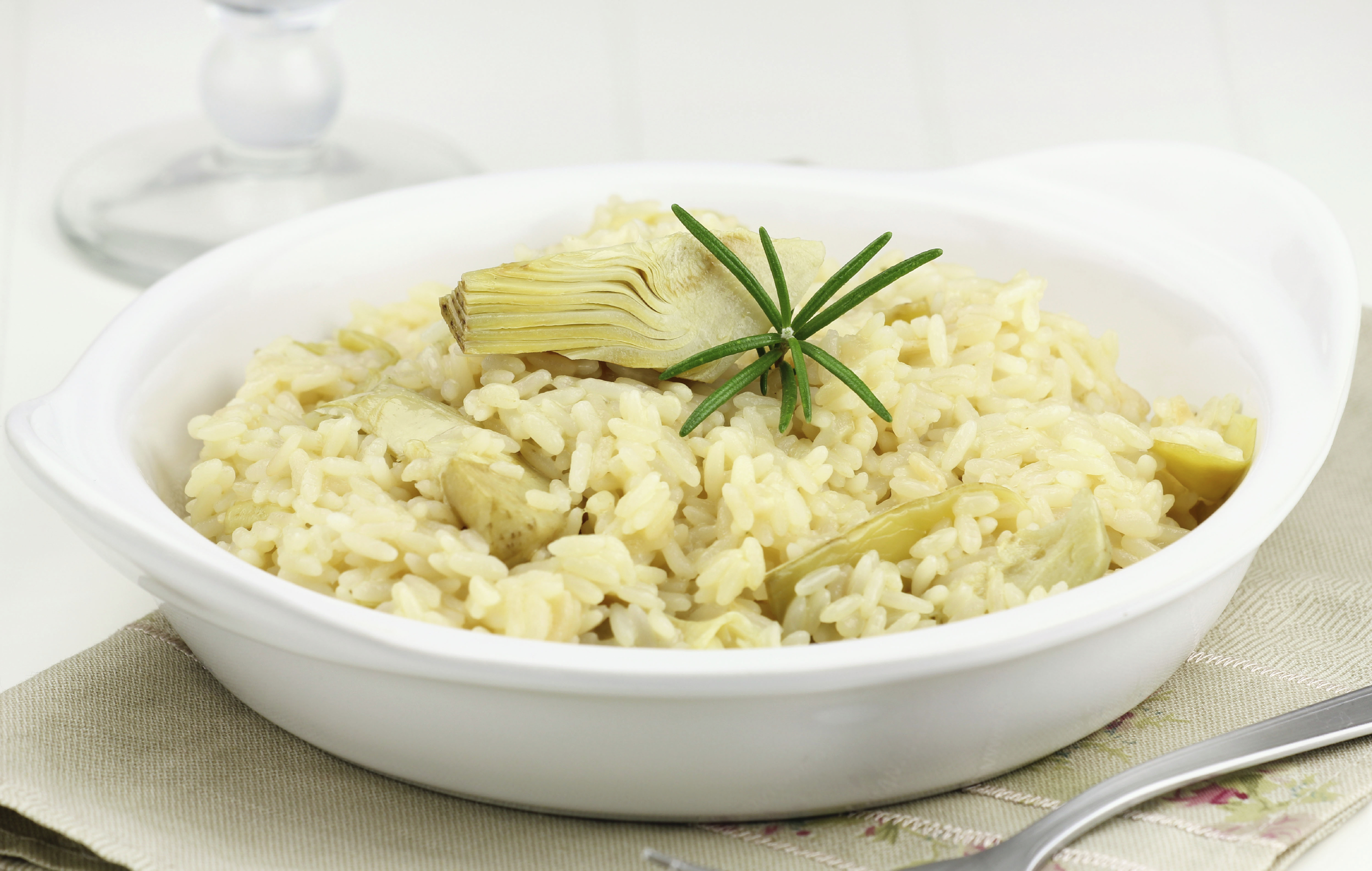 Arroz con bacalao, habas y alcachofas