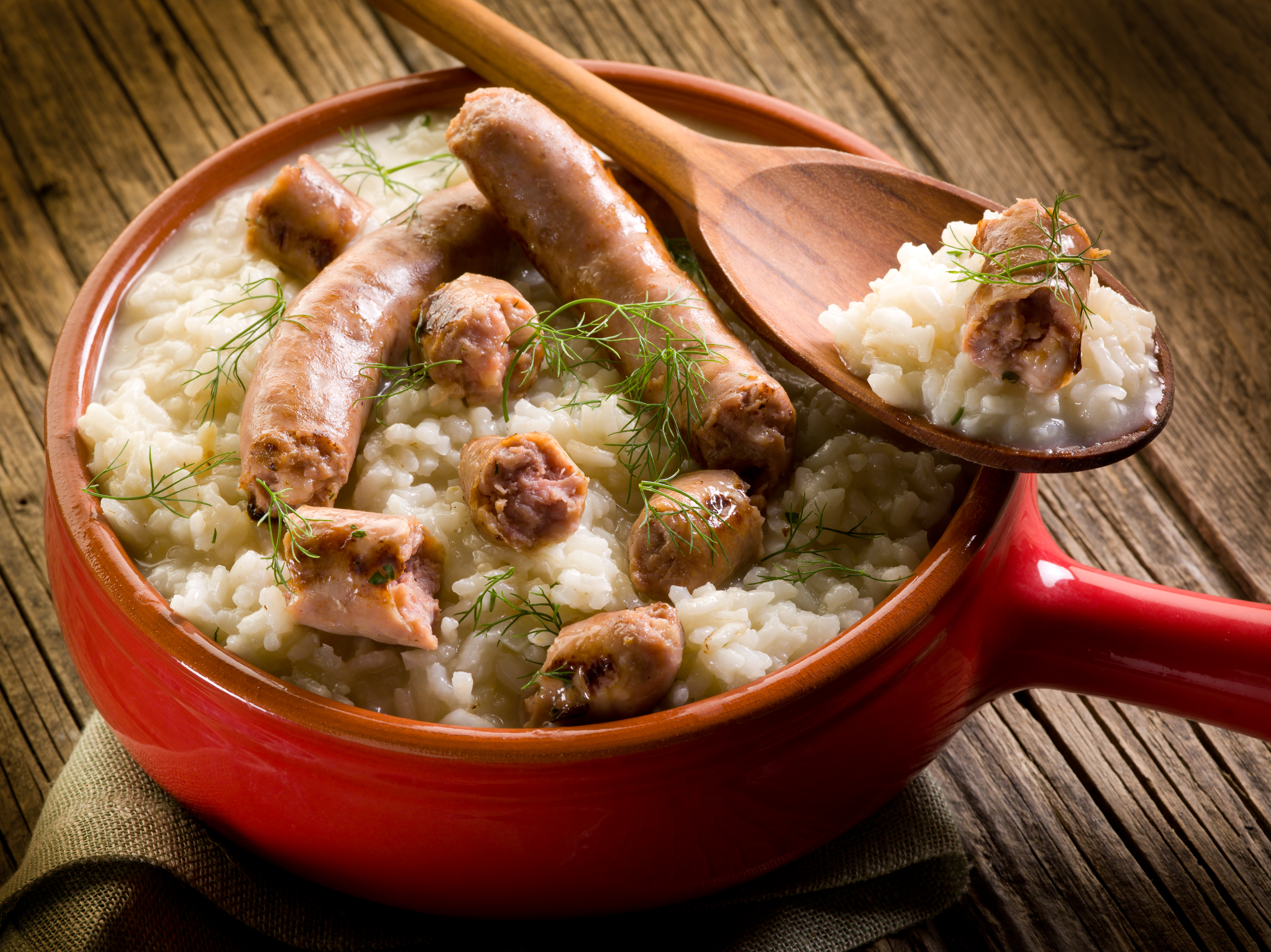 Arroz con butifarra, setas y costilla de cerdo