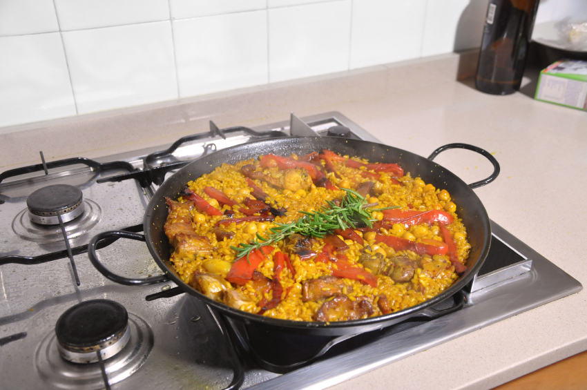 Arroz con setas y conejo de montaña