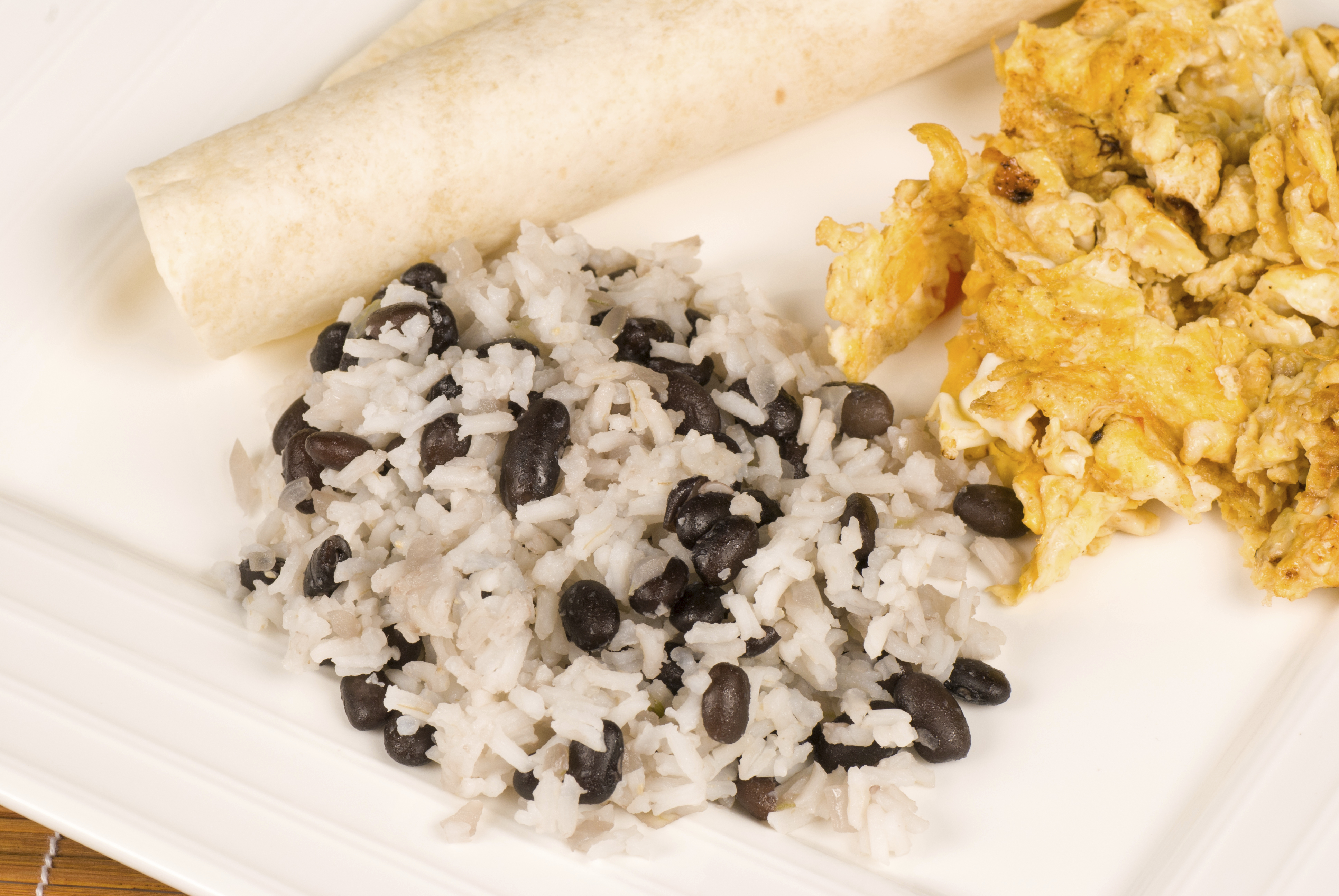 Arroz con gris y frijoles