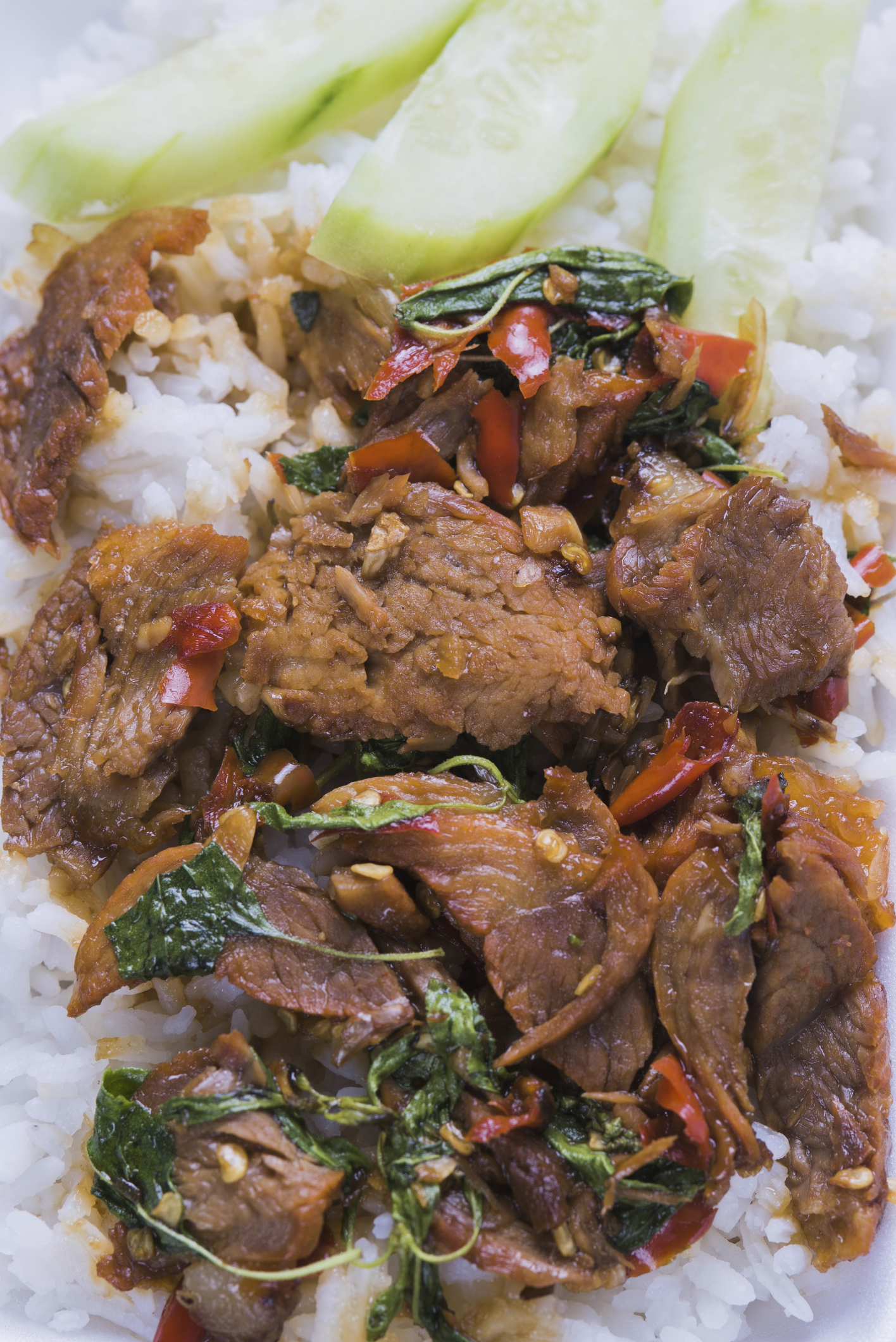 Ternera en salsa de pimientos con arroz