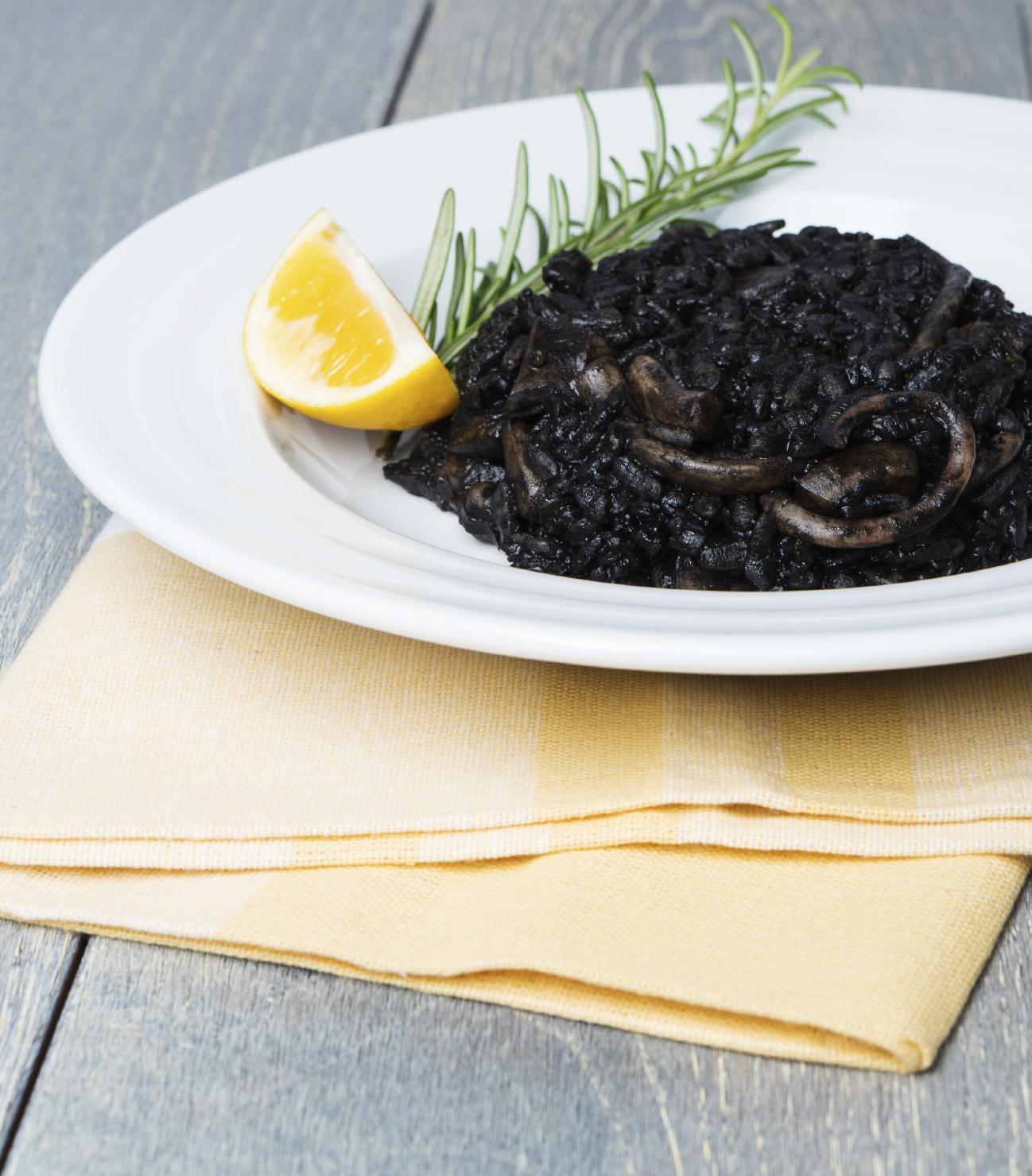 Arroz negro con calamares o chipirónes