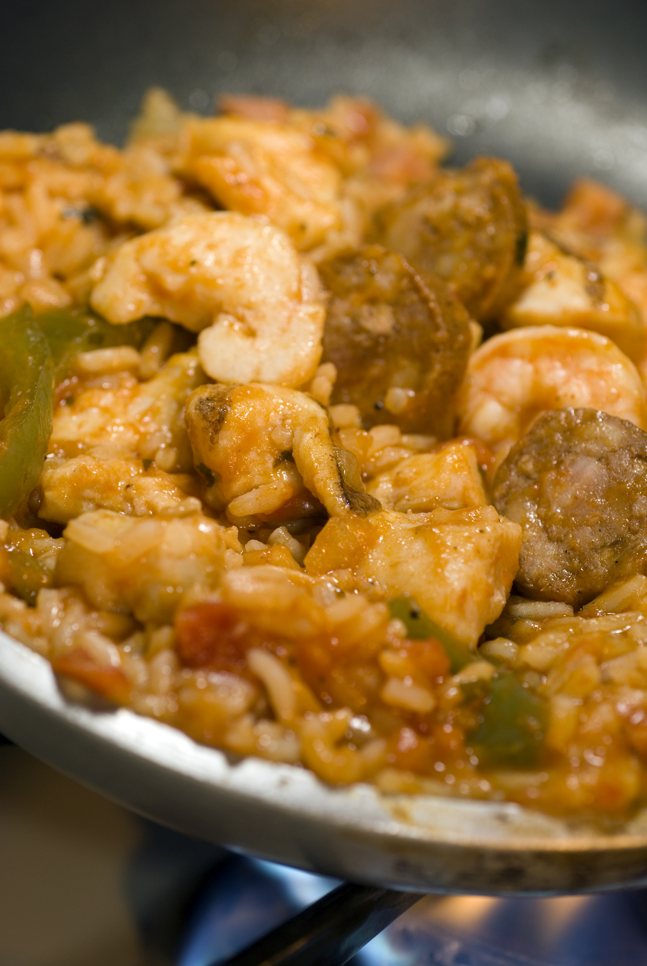 Arroz con pescado y salchichas