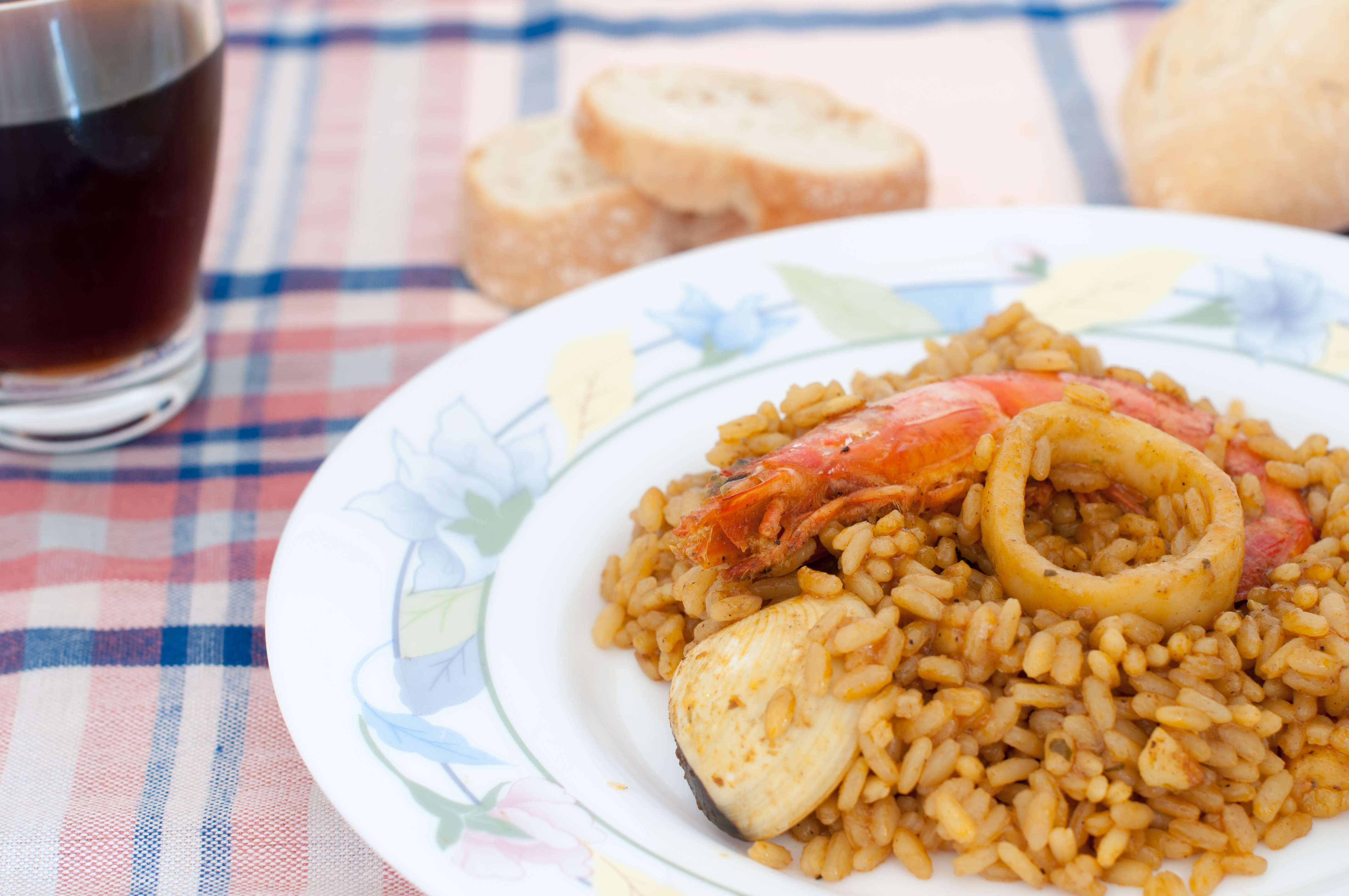 Arroz con rape, langostinos y ajos tiernos