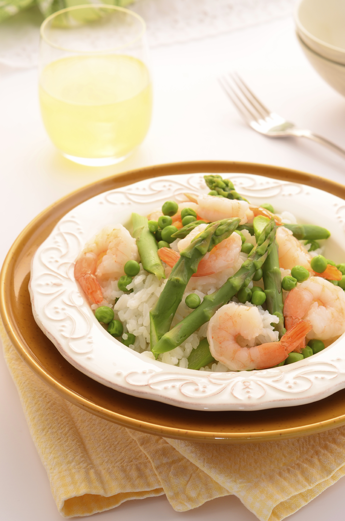 Arroz verde con espárragos y camarones