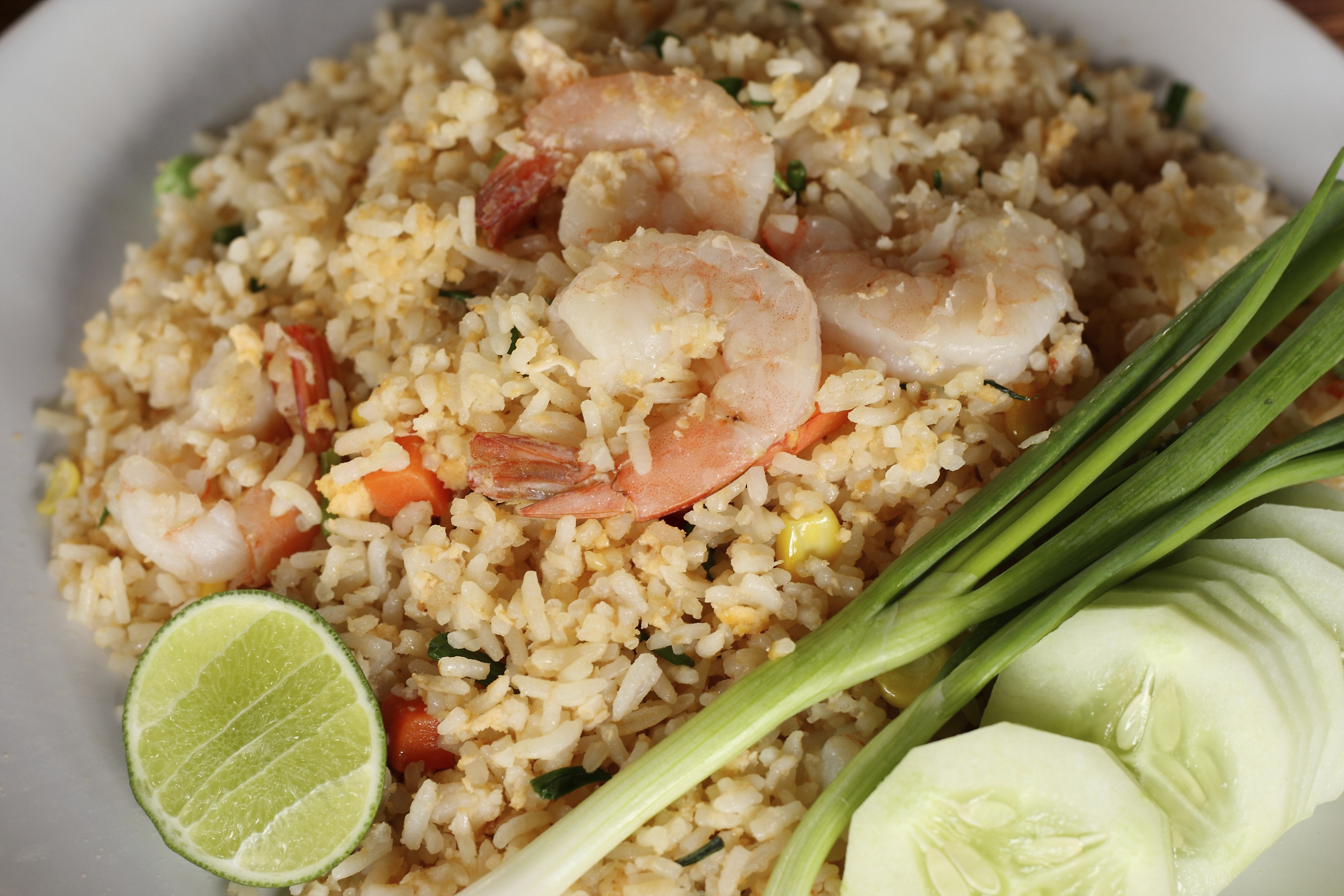 Arroz con verduras y gambas