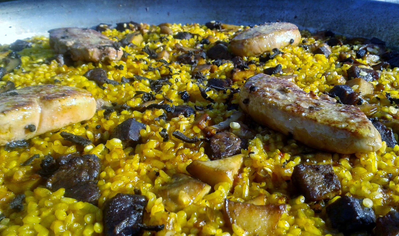 Arroz con boletus, magret de pato y foie, con un toque de trufa.