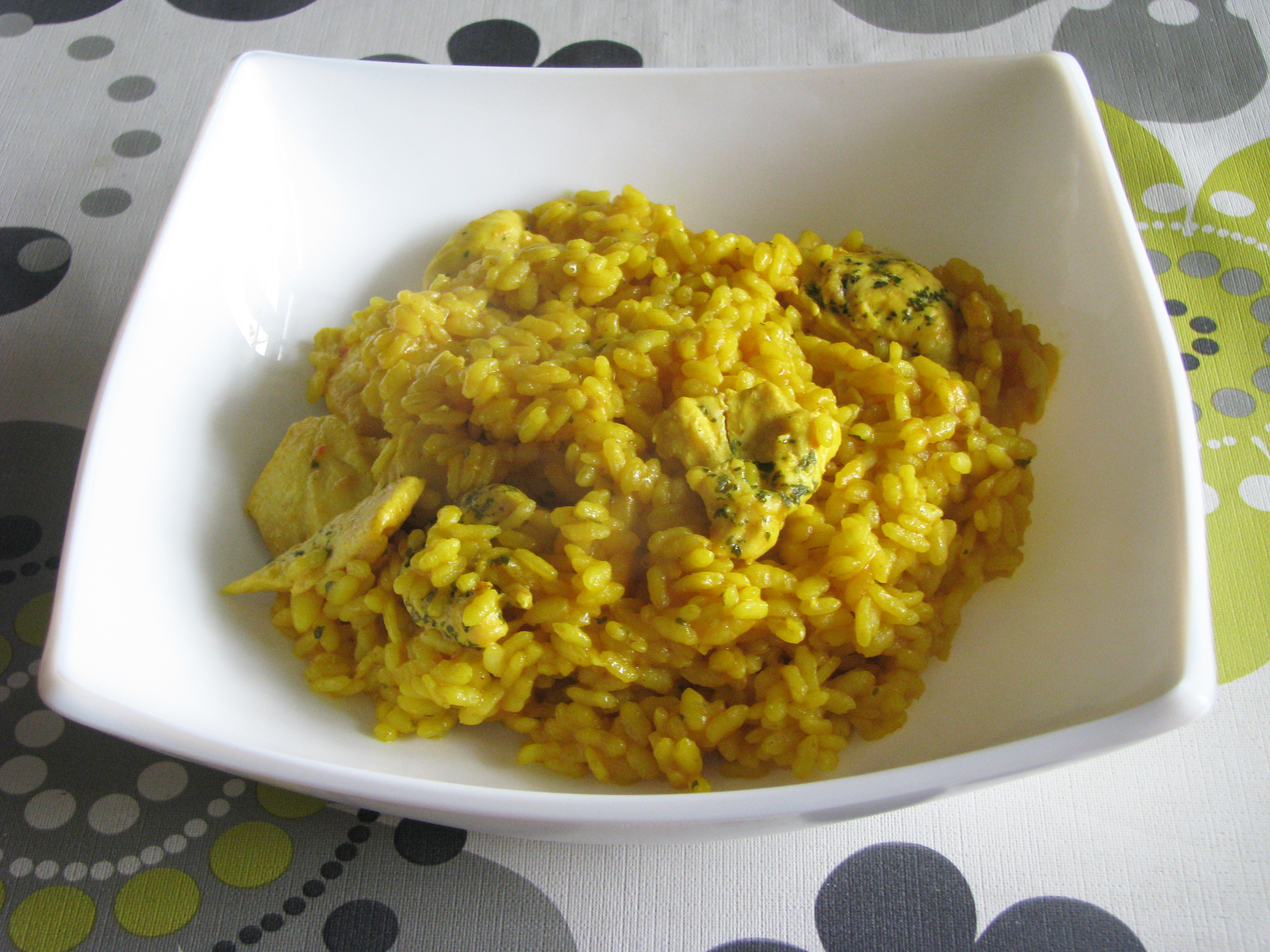 Arroz con pollo y cúrcuma