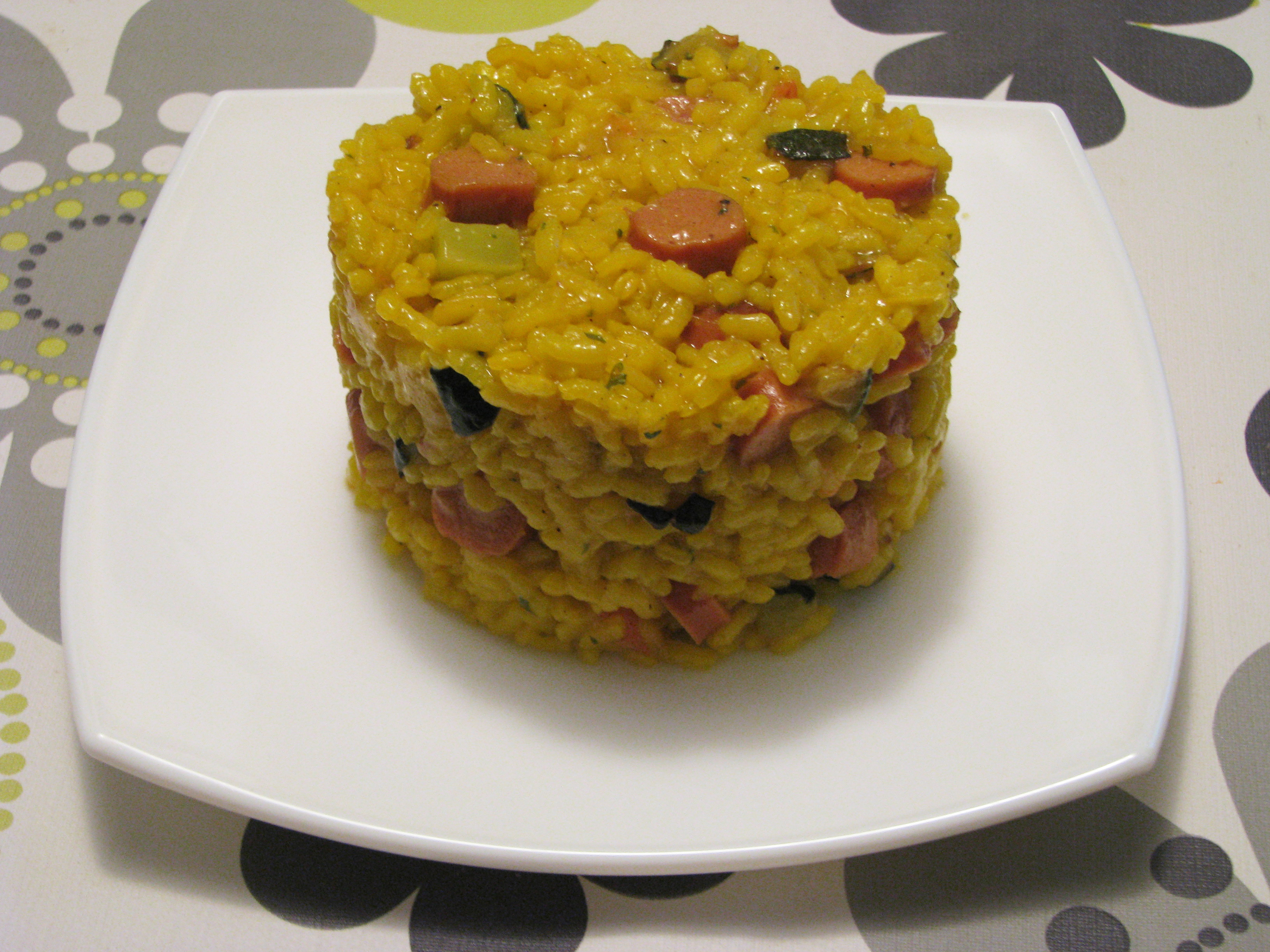 Arroz con salchichas y calabacín