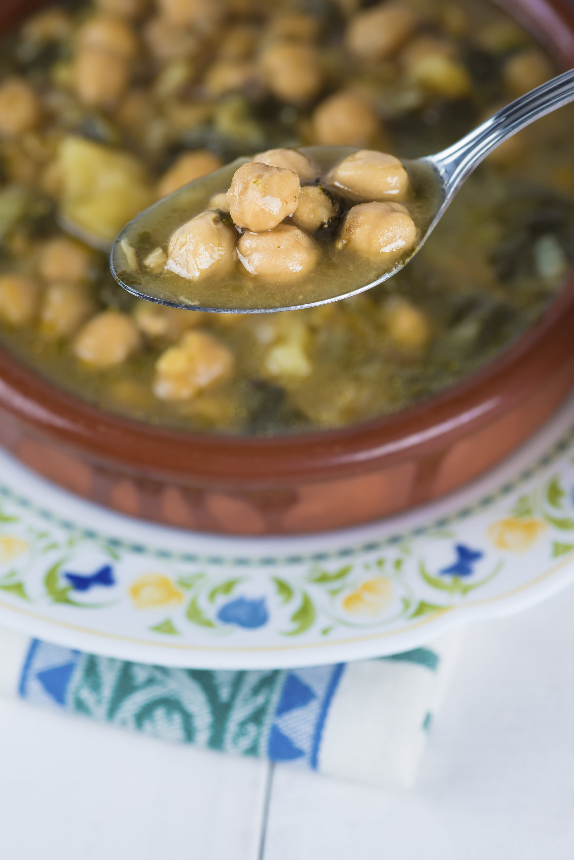 Bacalao en potaje de garbanzos y espinacas
