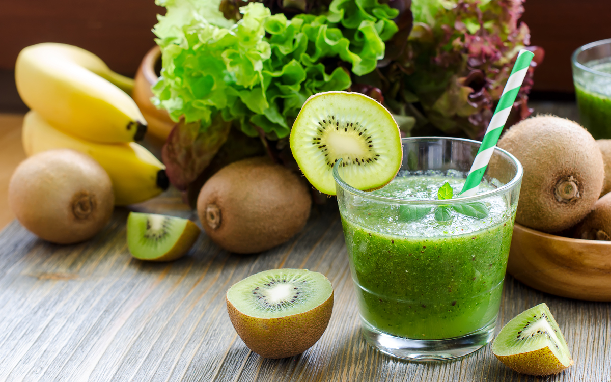 Batido verde de kiwi, plátano y lechuga