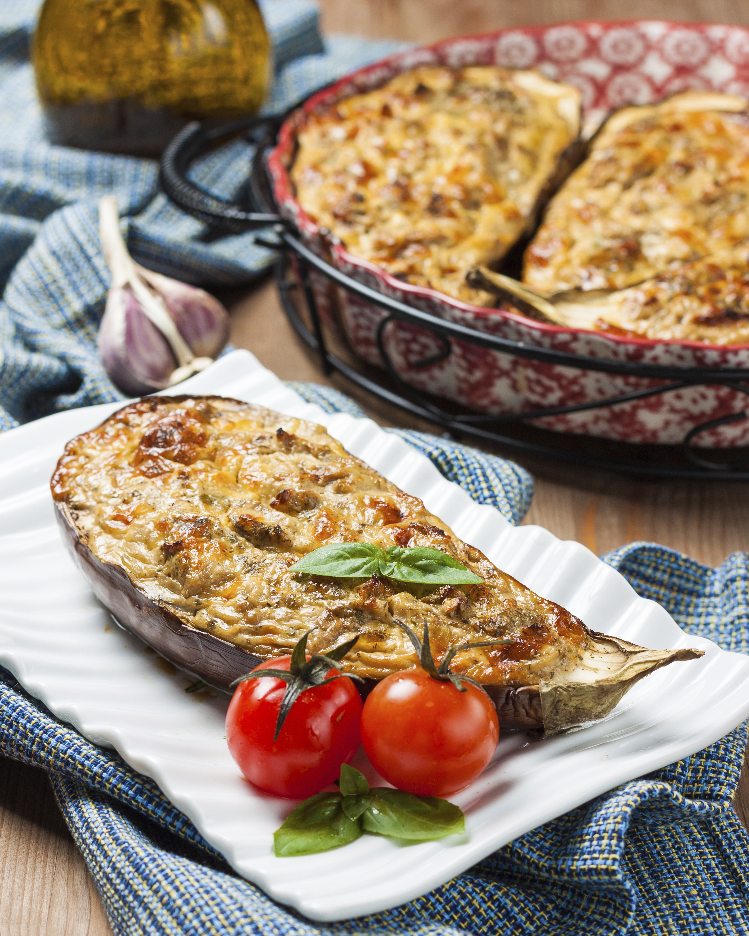 Berenjenas rellenas de vegetales y quesos