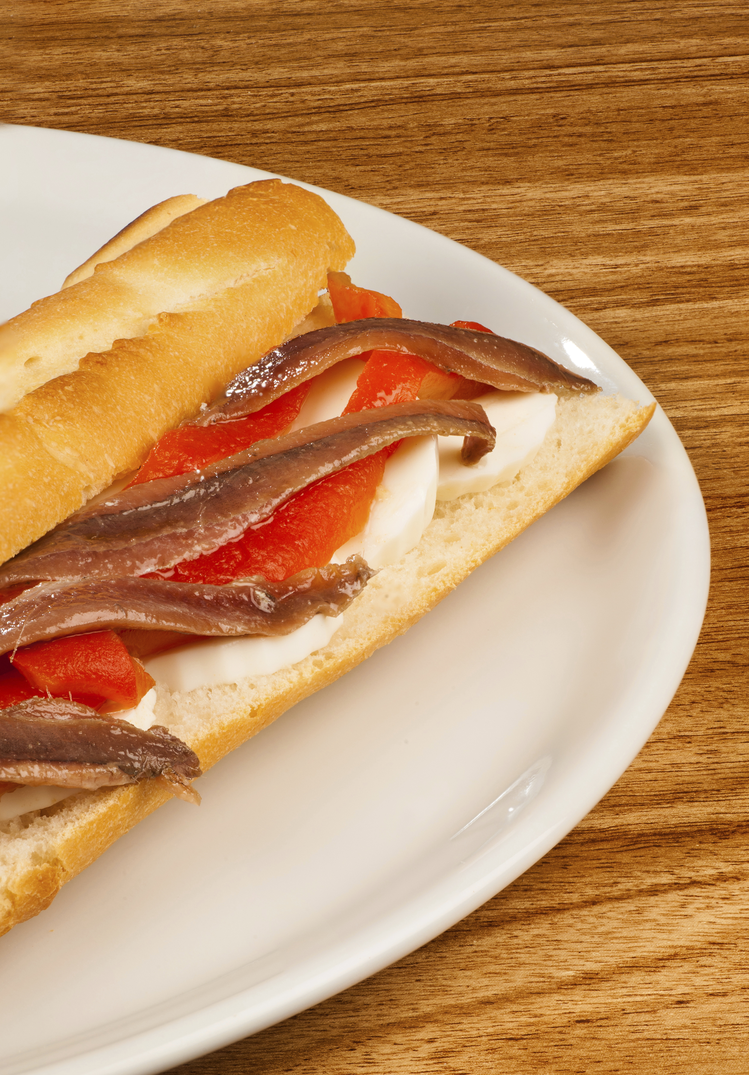 Bocaditos de anchoas con tomate