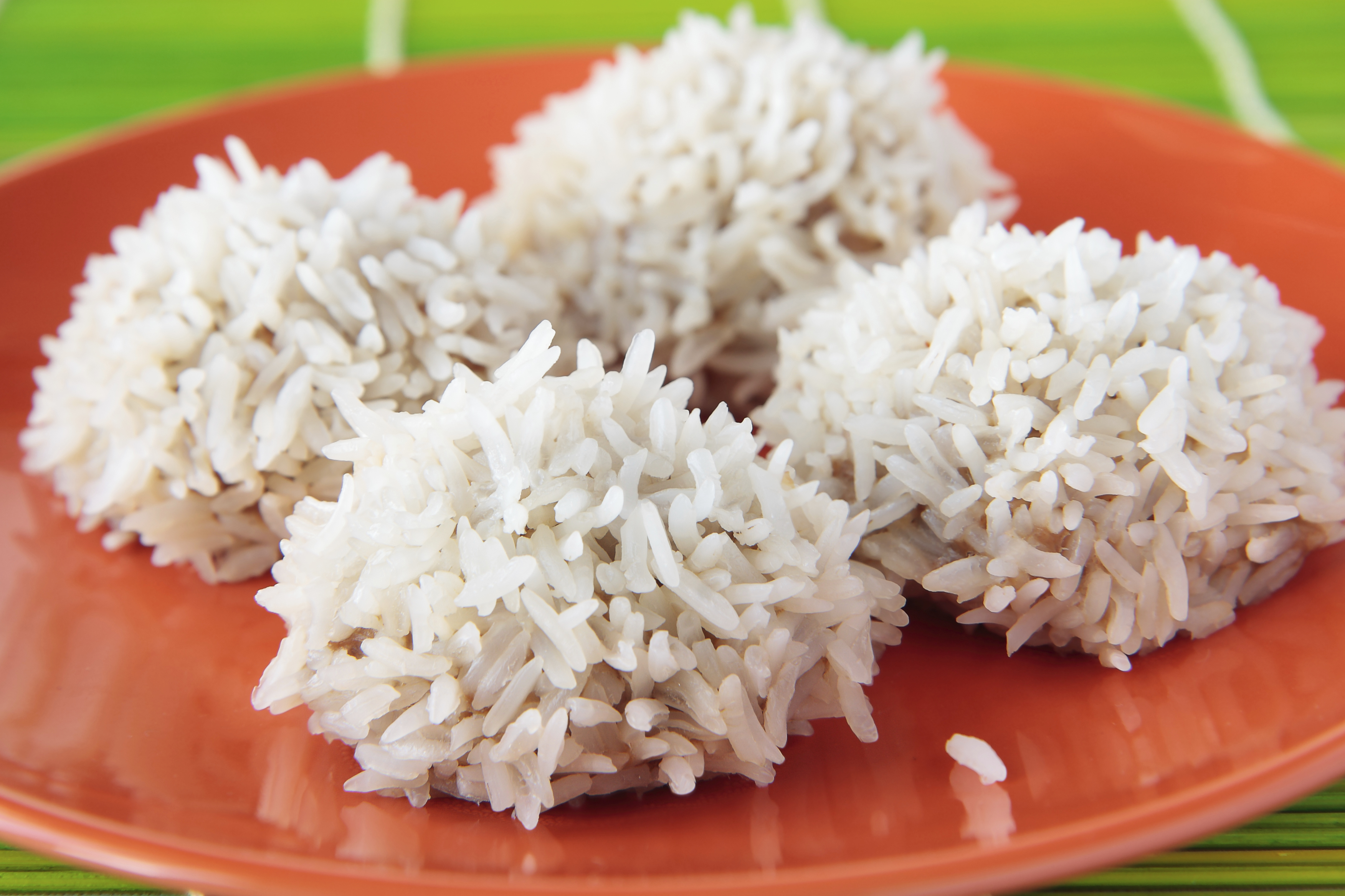 Bolitas de arroz con surimi