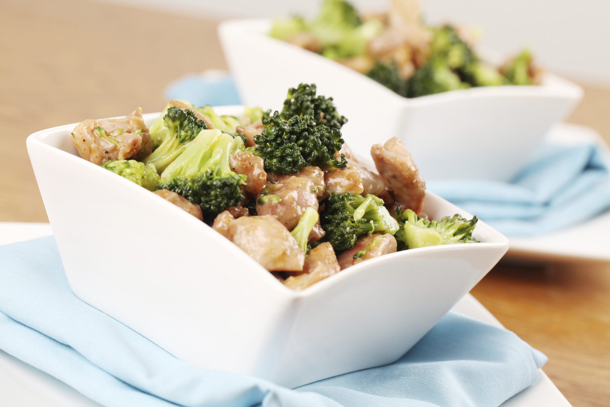 Brócoli y pollo al wok