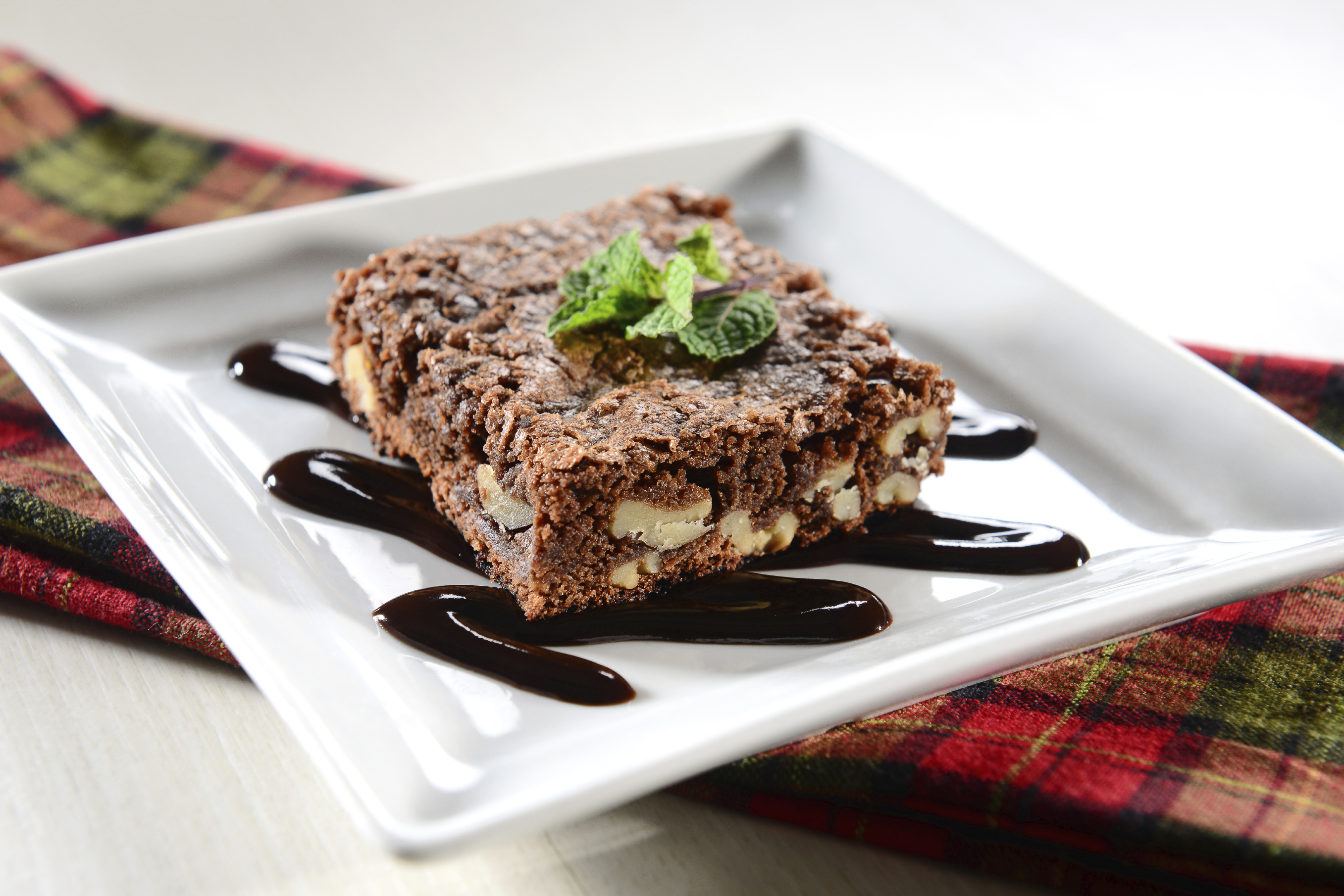 Brownie con nueces y chocolate blanco