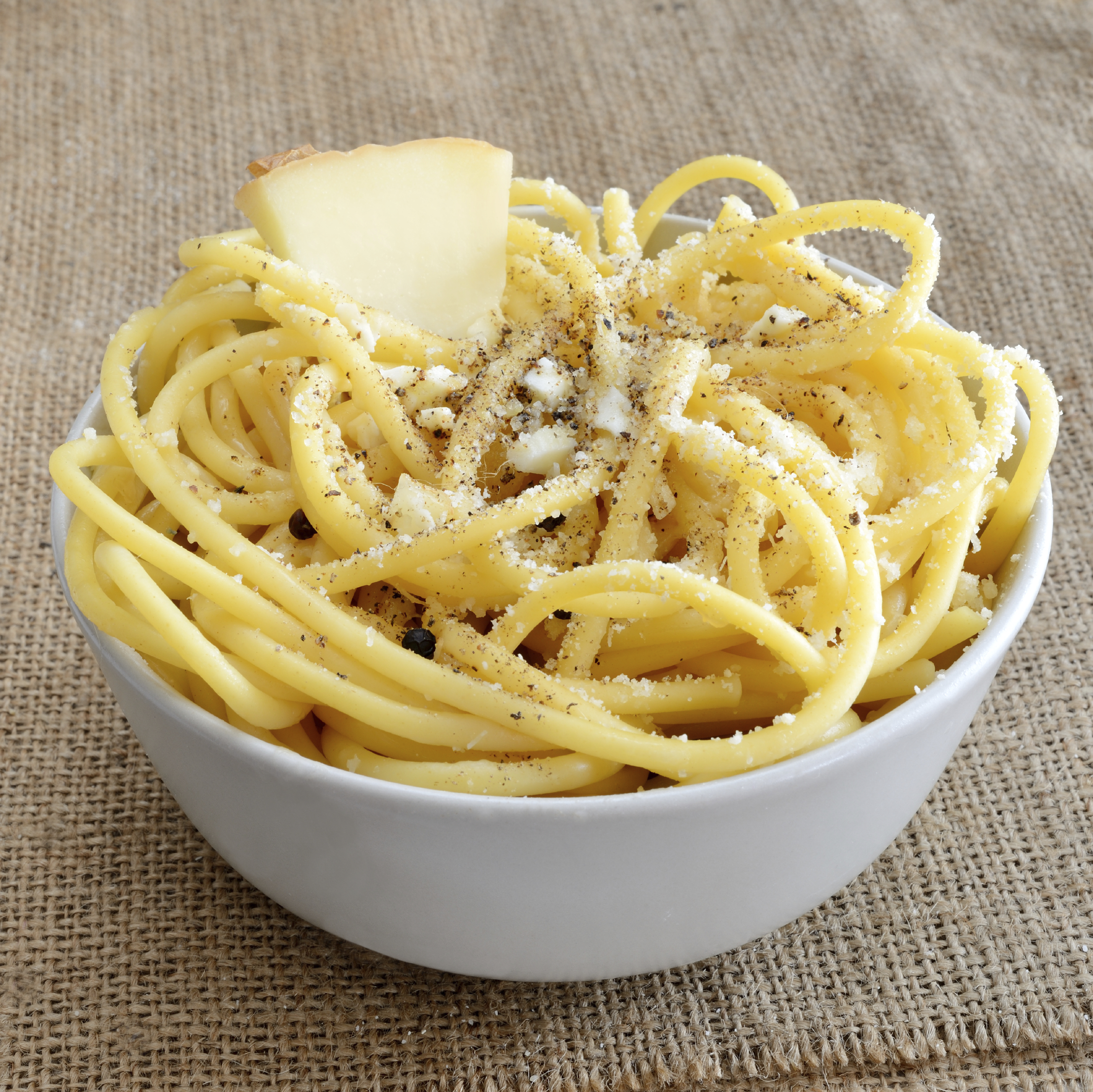 Bucatini en aceite de ajo