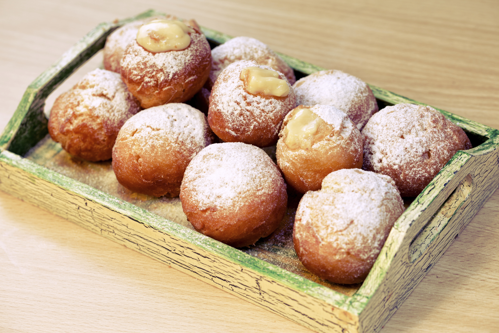 Buñuelos de viento rellenos con crema